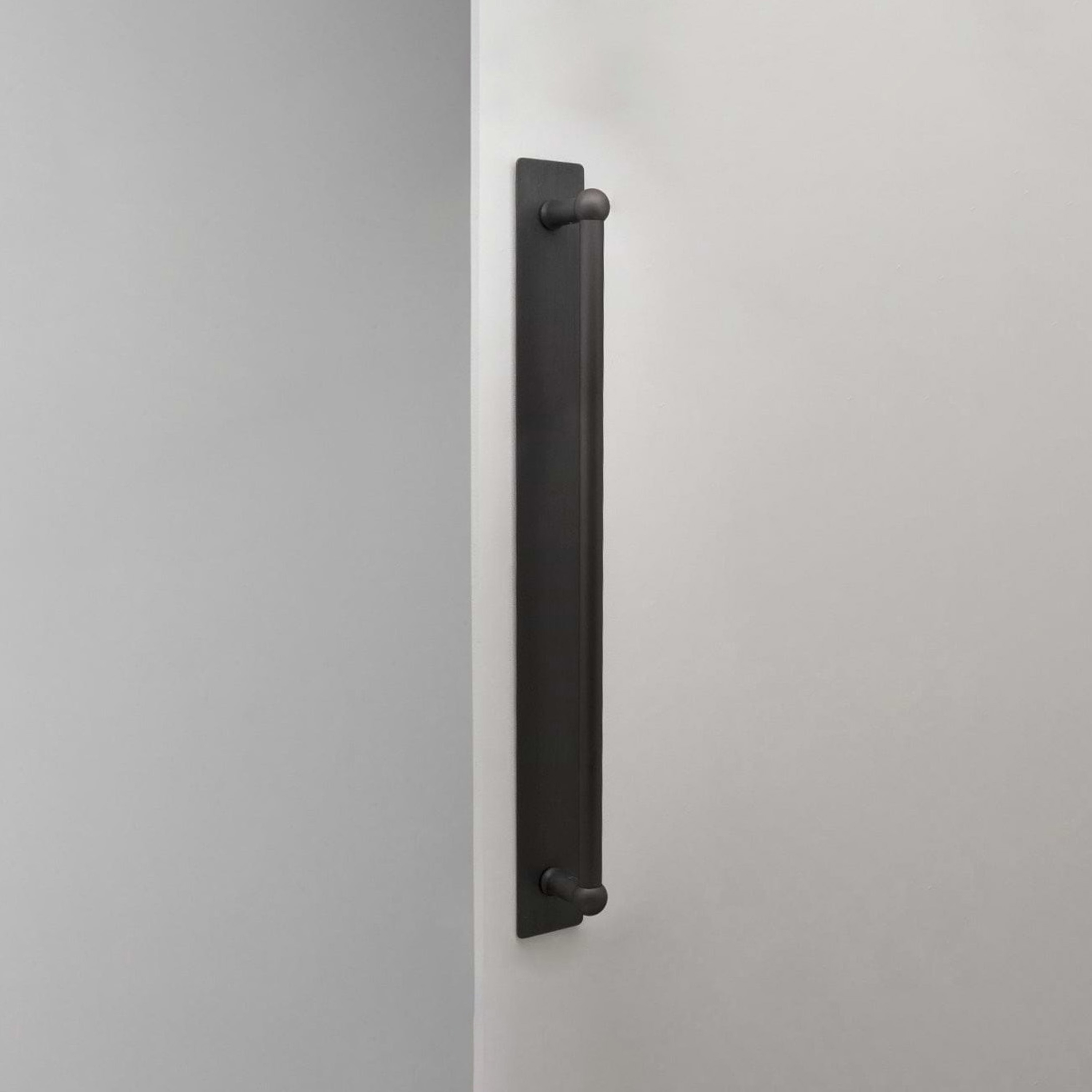Harper Single Pull Handle with Plate 500mm