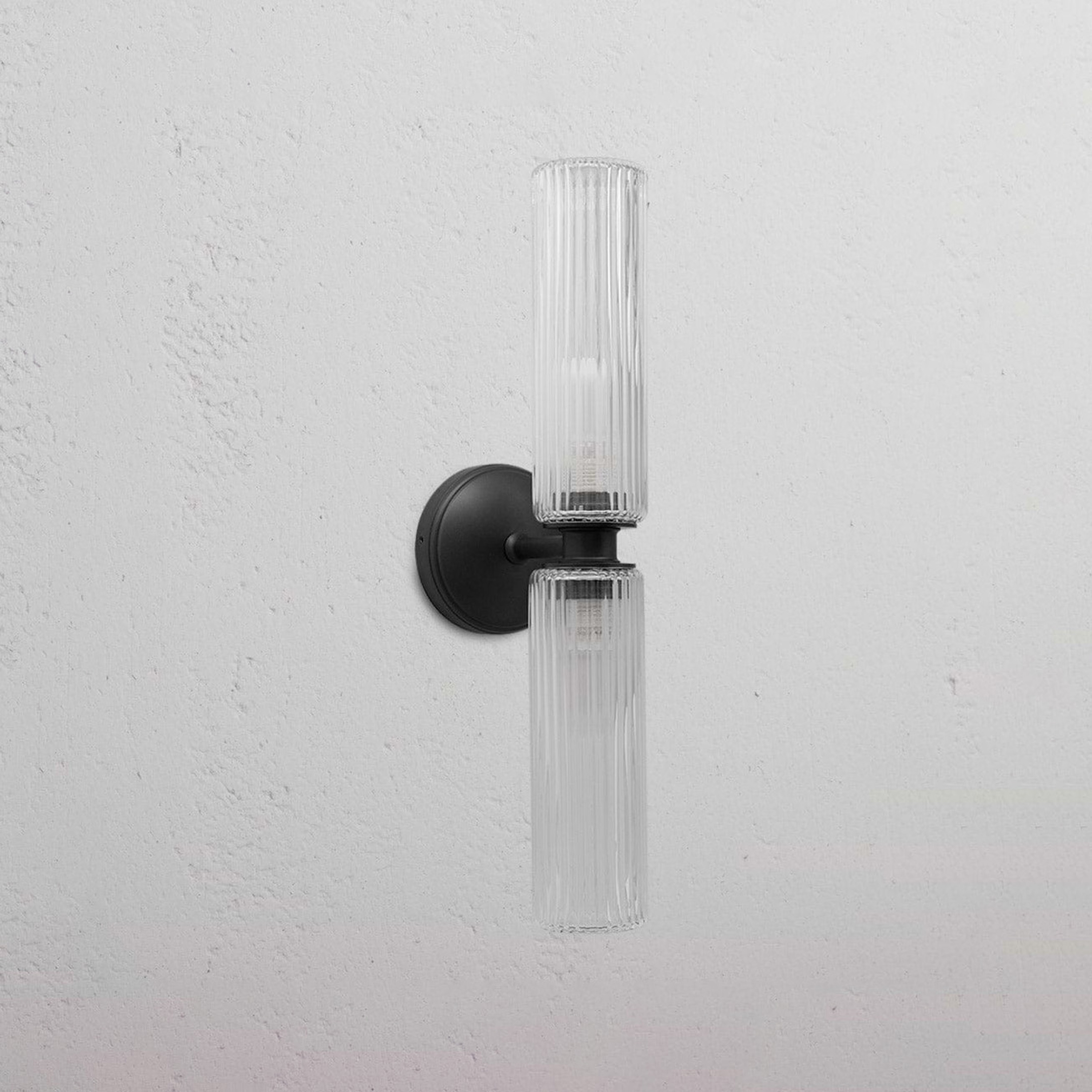 Aplique de pared Claremont mediano con vidrio acanalado
