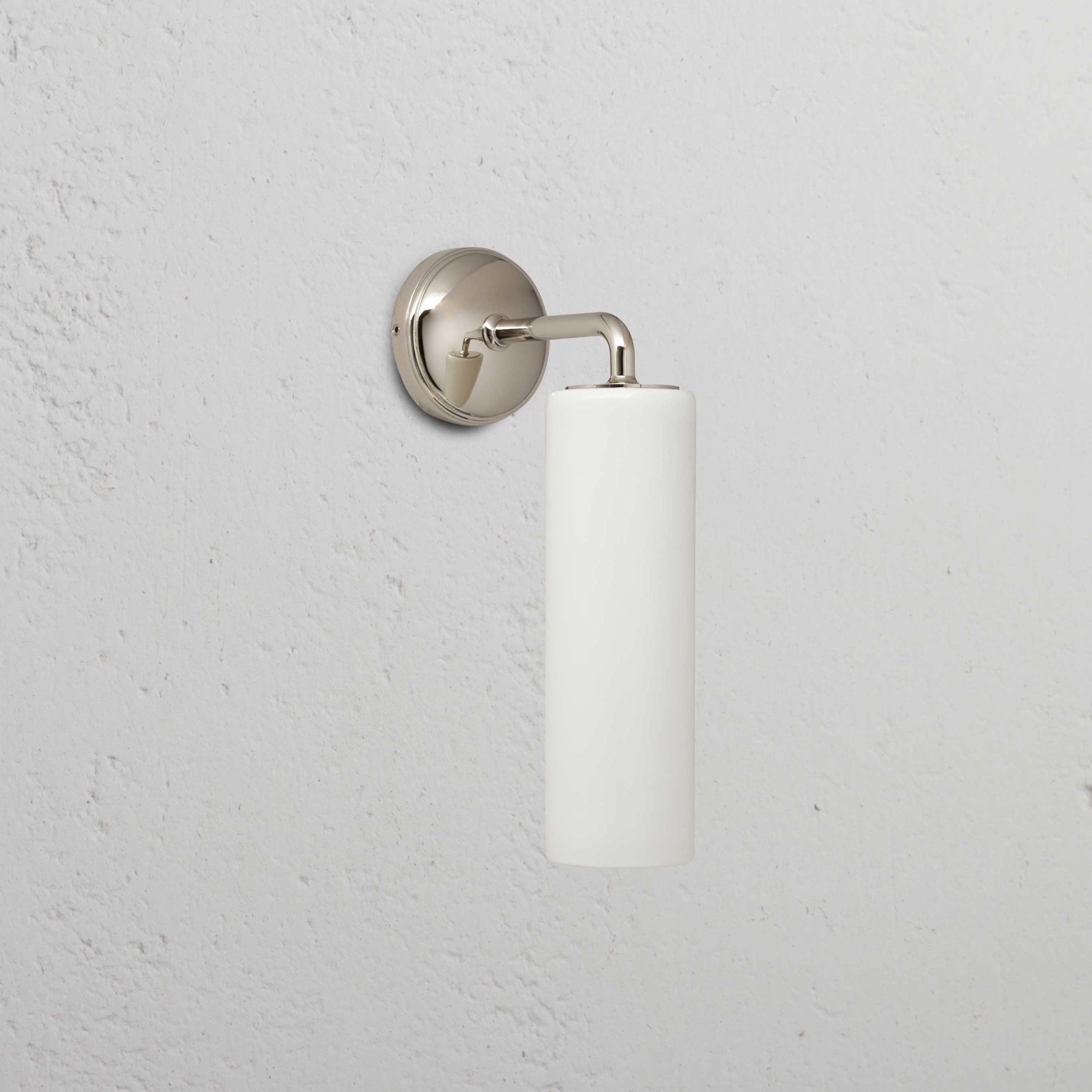 Mostra il prodotto Claremont Small Wall Light Fine Porcelain del produttore Corston Architectural Detail