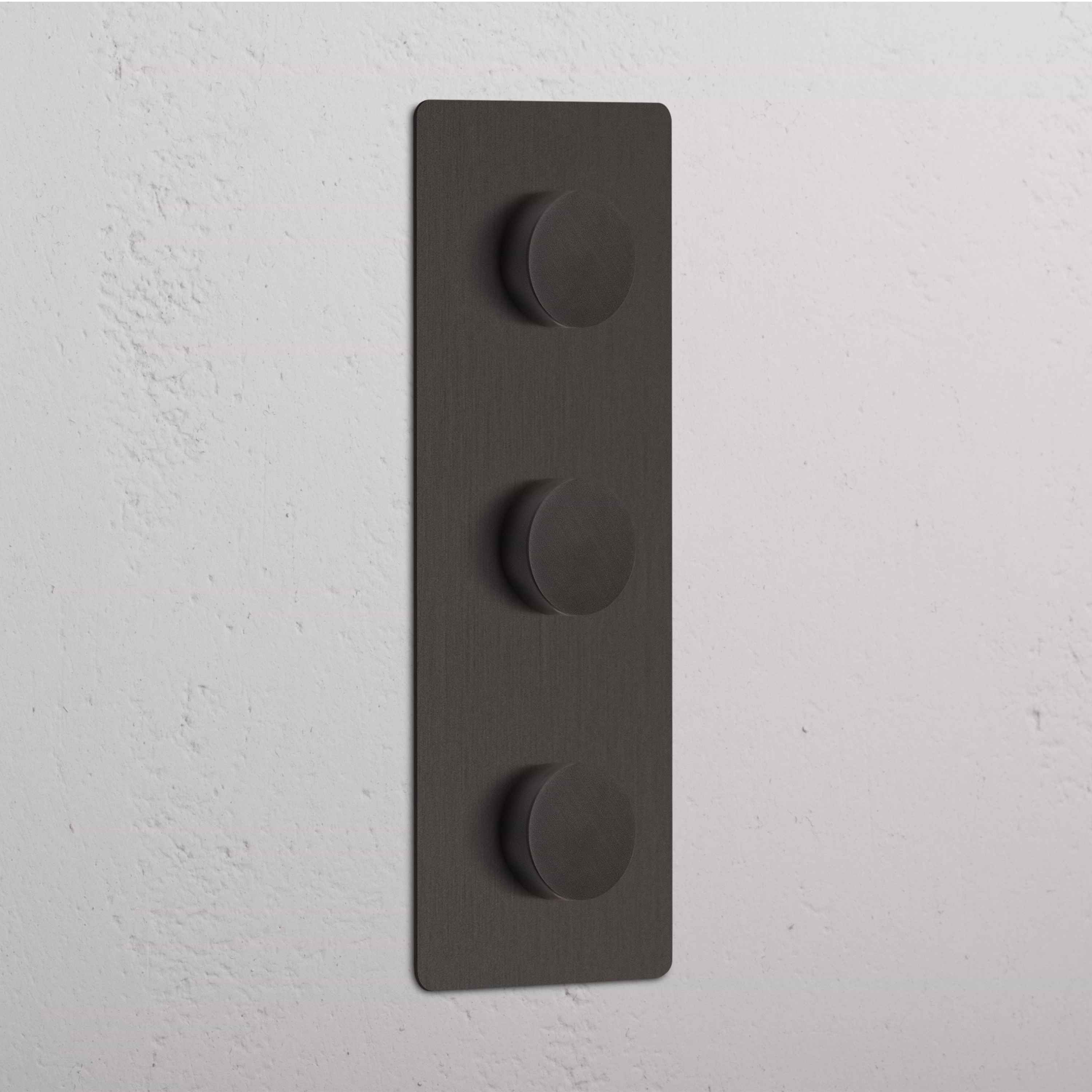 Mostra il prodotto Triplo 3x Interruttore Dimmer Verticale del produttore Corston Architectural Detail