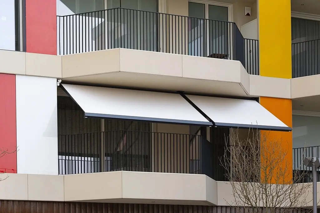 BANDALUX - Stores Bannes et Vérandas