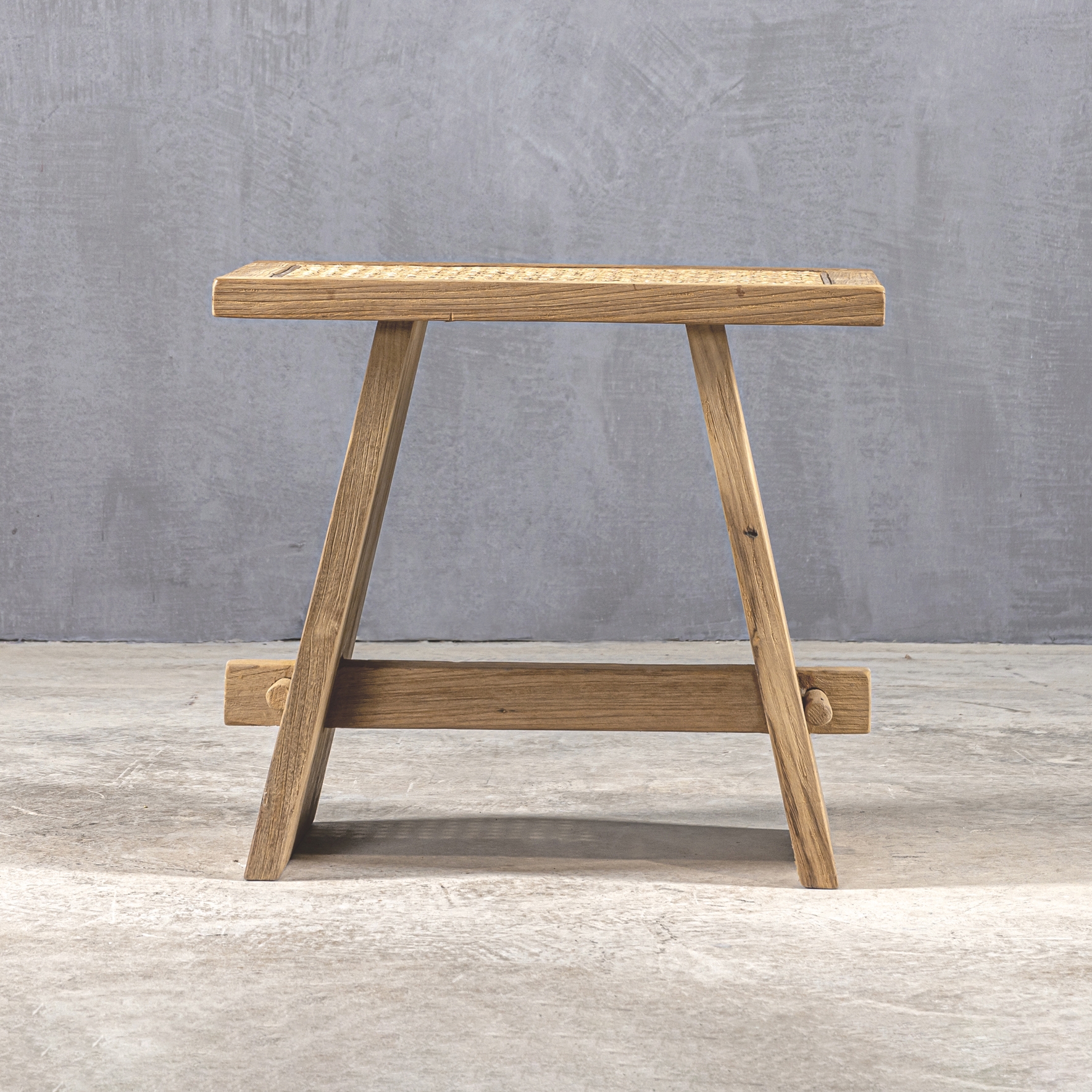 Produkt Slow Reclaimed | Jenga 45 Stool des Herstellers Set Collection anzeigen