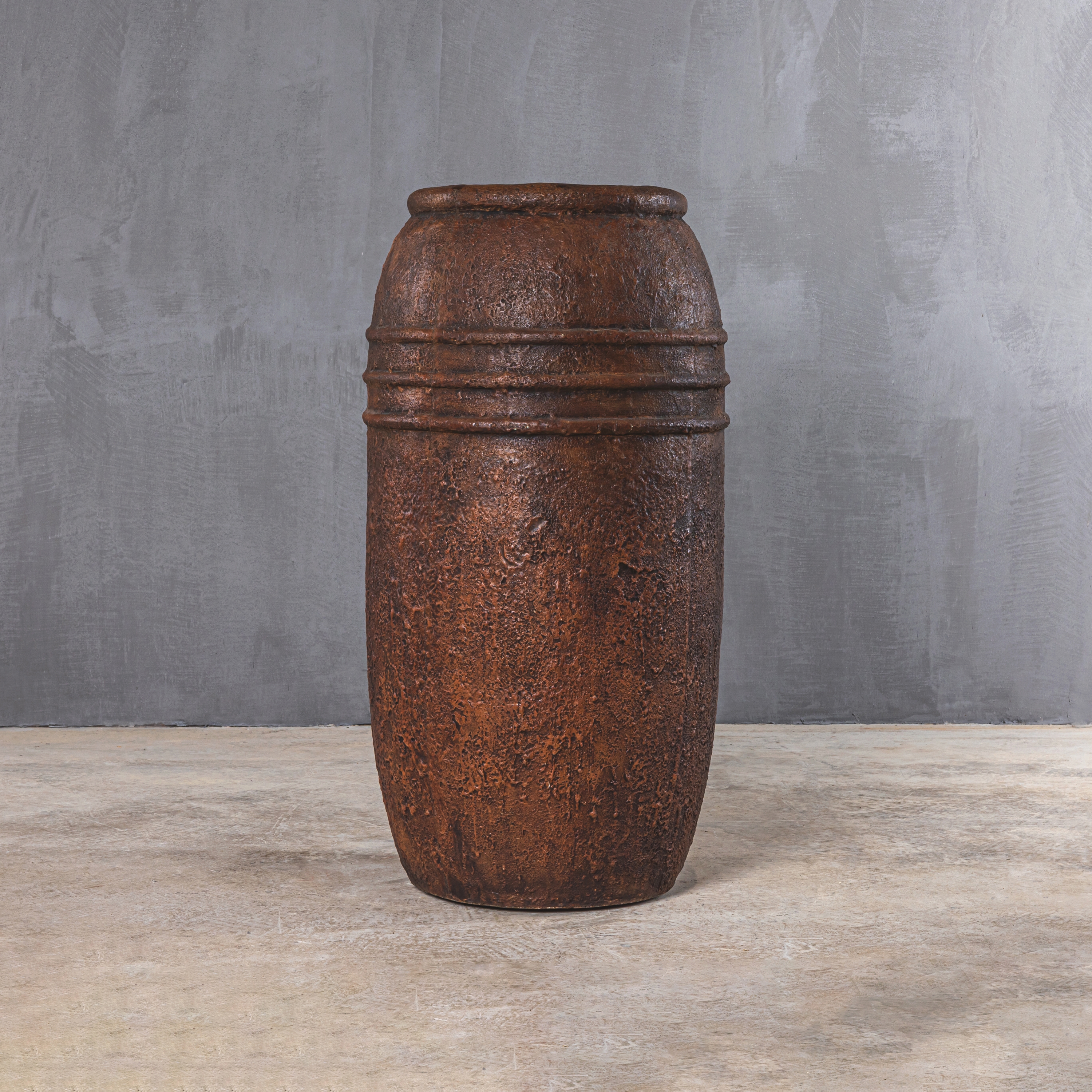 Display product Brutal | Taranto Urn 93 Pot from manufacturer Set Collection