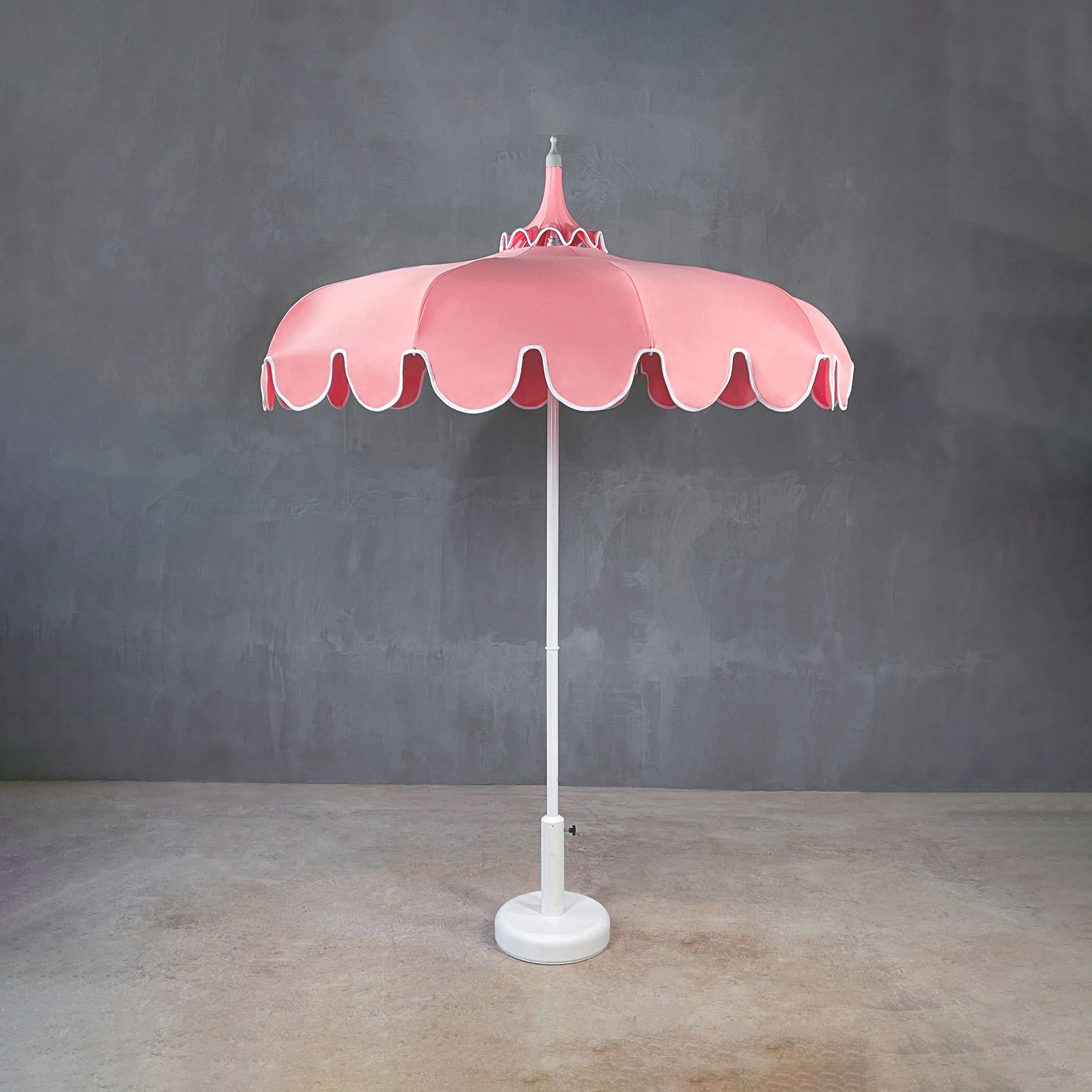 Mostra il prodotto Dolce Vita | Ciao Amore Pink 200 Umbrella with Volant and Wind Vent del produttore Set Collection