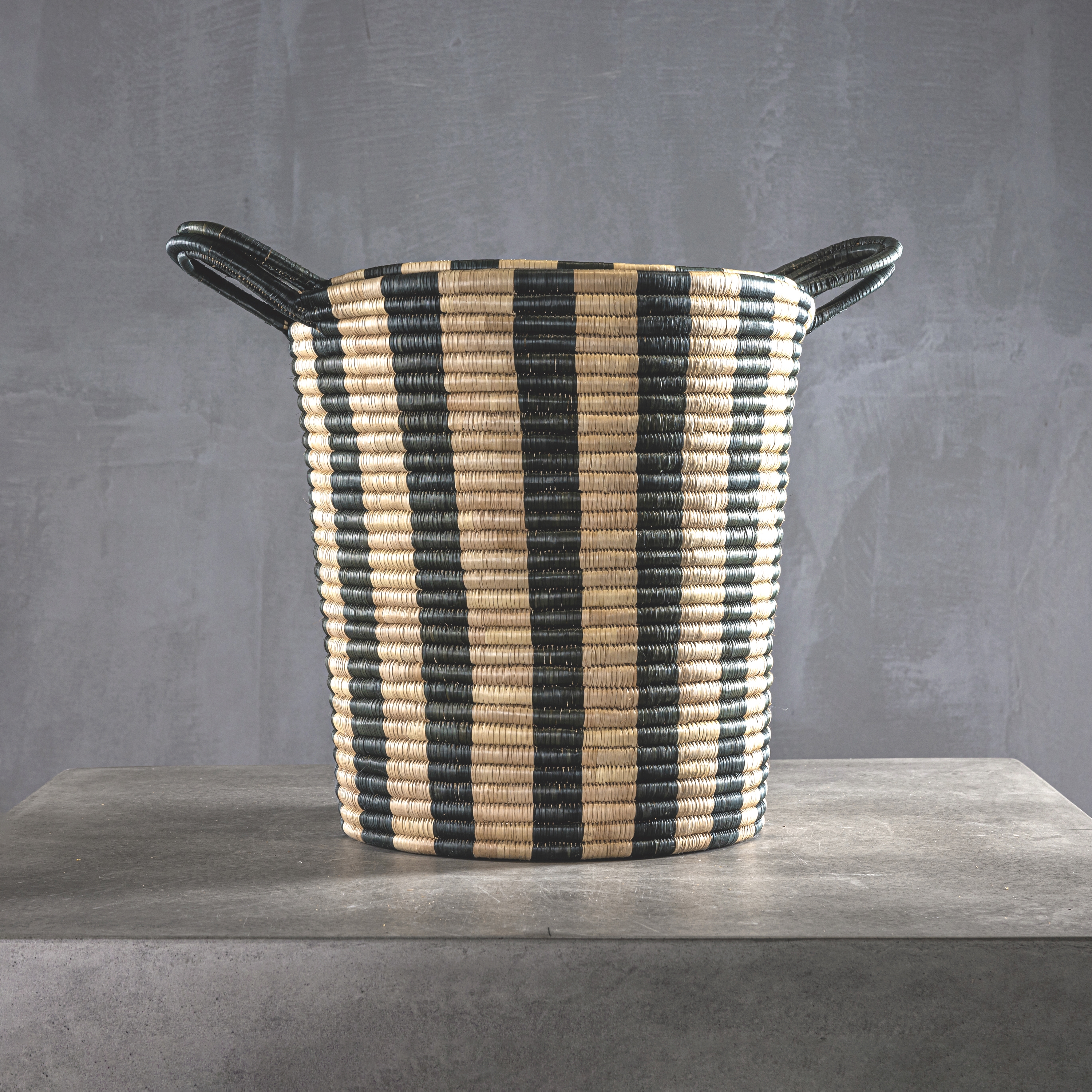 Mostra il prodotto Malawi | Ineke Basket Black Stripes Big del produttore Set Collection