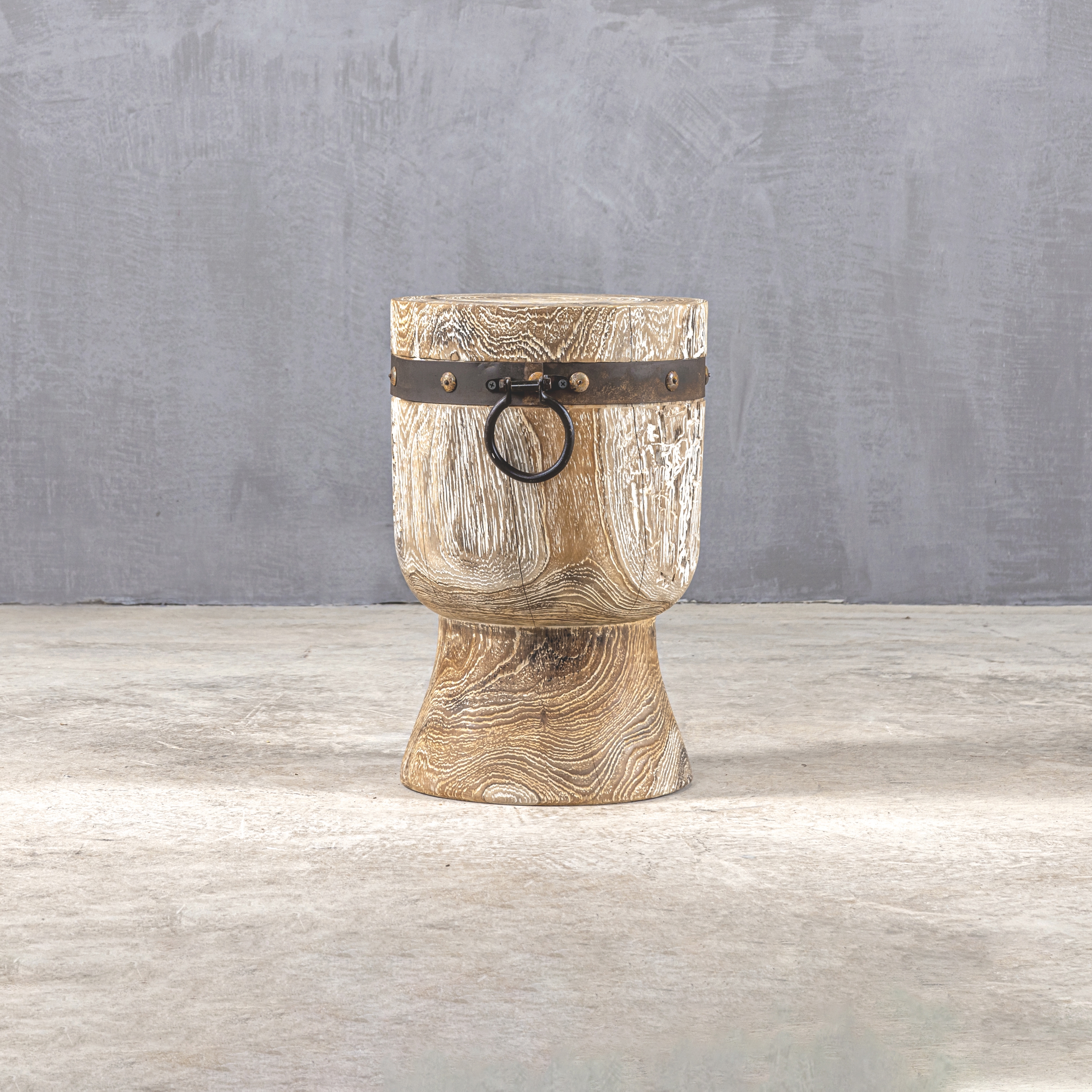 Produkt Slow Reclaimed | Hanao 45 Stool des Herstellers Set Collection anzeigen