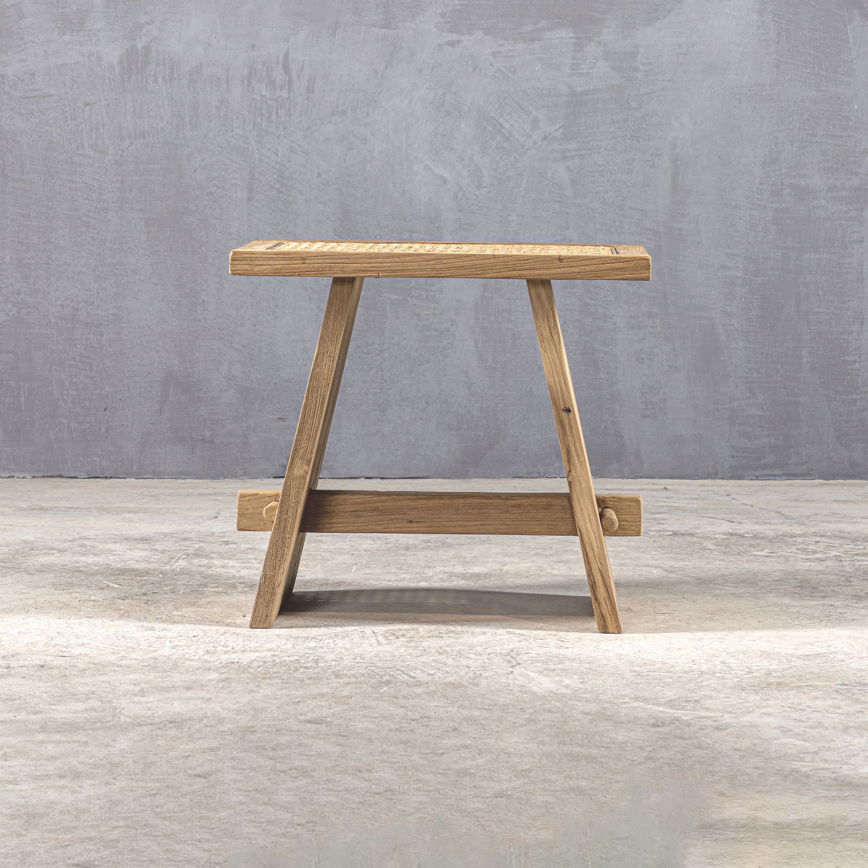 Produkt Slow Reclaimed | Jenga 45 Stool des Herstellers Set Collection anzeigen