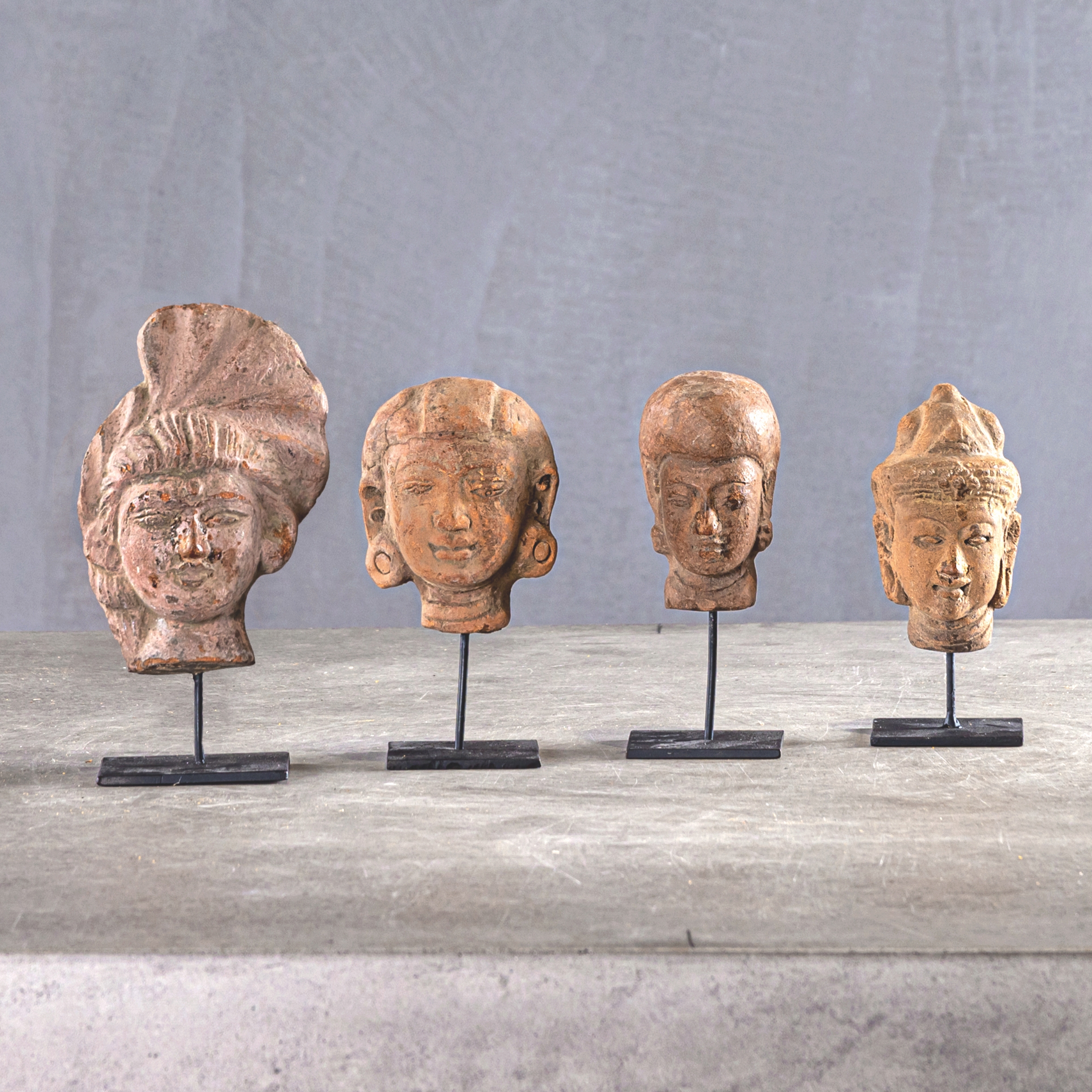 Mostra il prodotto Slow Reclaimed | Prabu Balinese Head Sculptures Set of 2 del produttore Set Collection