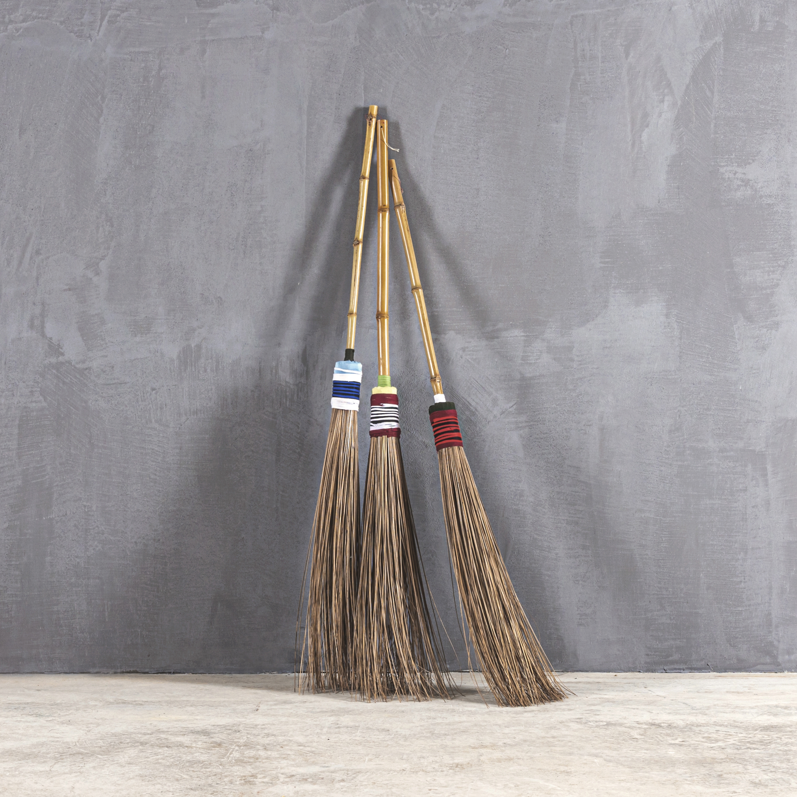 Mostrar el producto Slow Reclaimed | Sapu Lidi 150 Indonesian Broom del fabricante Set Collection