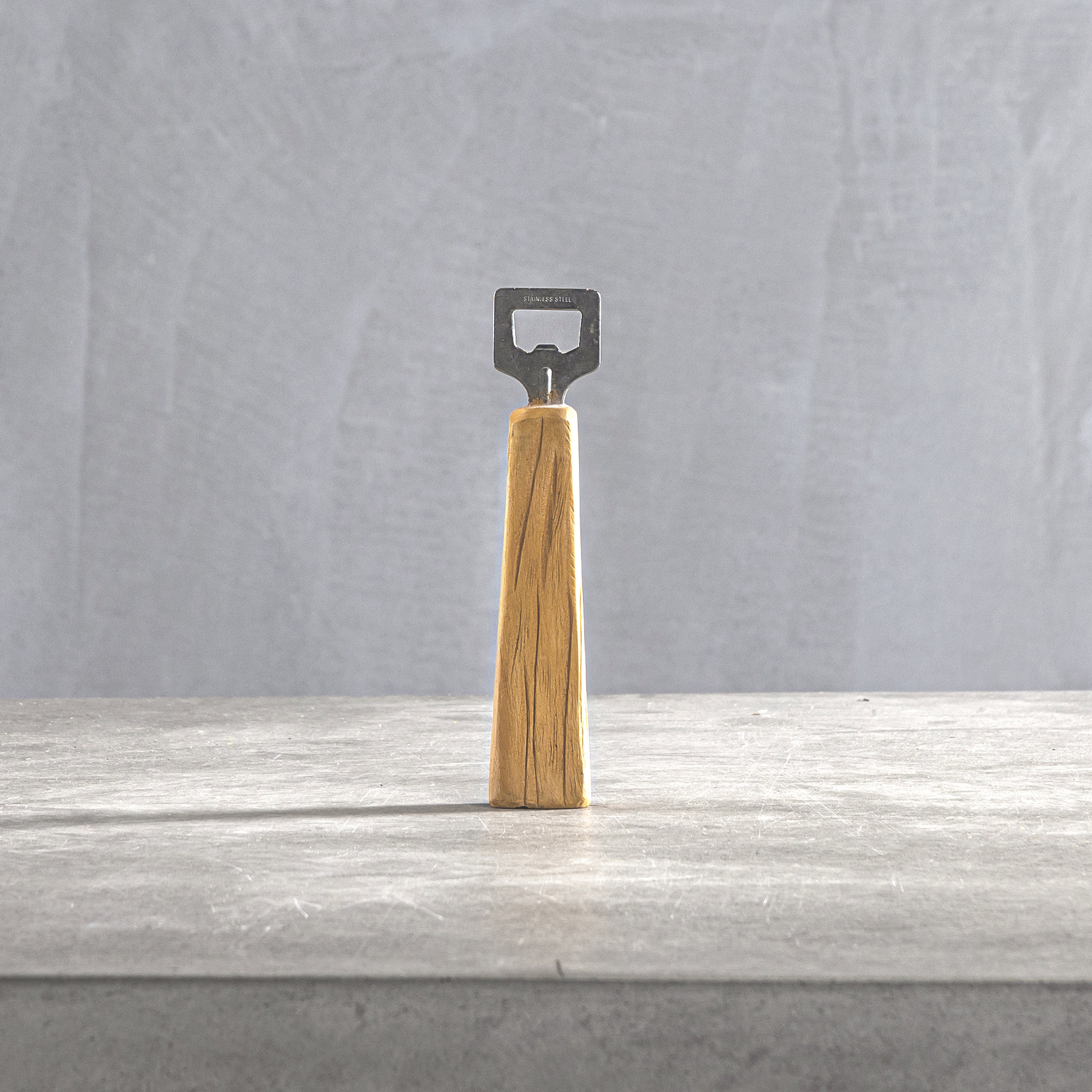 Mostra il prodotto Kanso | Bottle Opener Stainless Steel Teak del produttore Set Collection