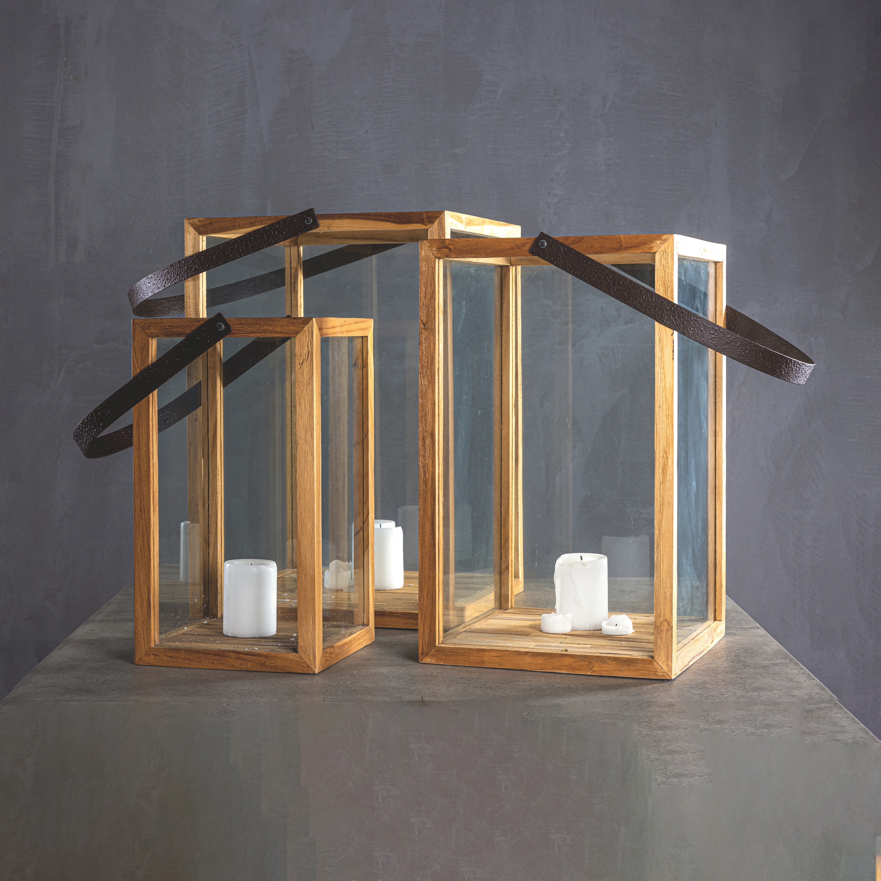 Mostra il prodotto Kanso | Canyon Teak Lanterns Set of 3 del produttore Set Collection