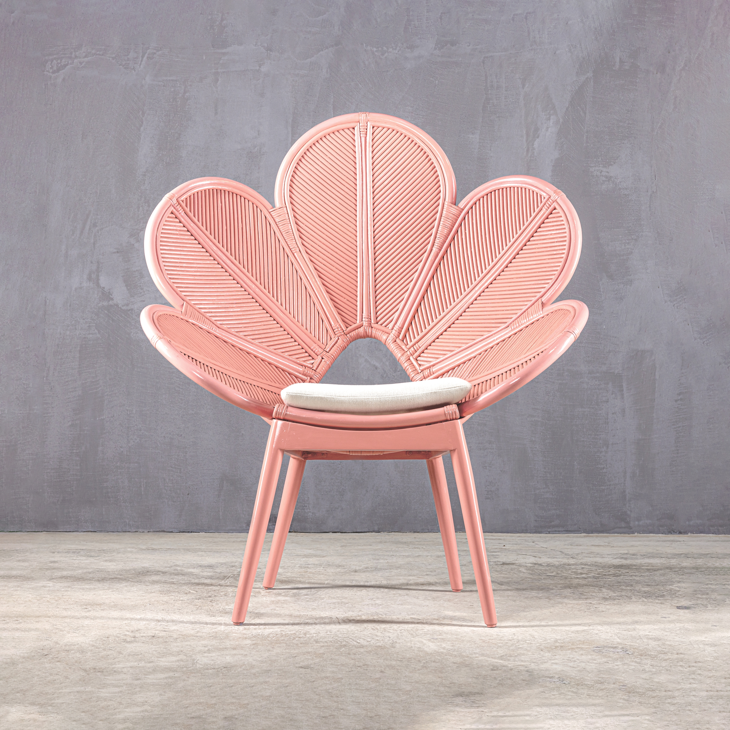 Display product Kanso | Daisy Peach Lounge Chair from manufacturer Set Collection