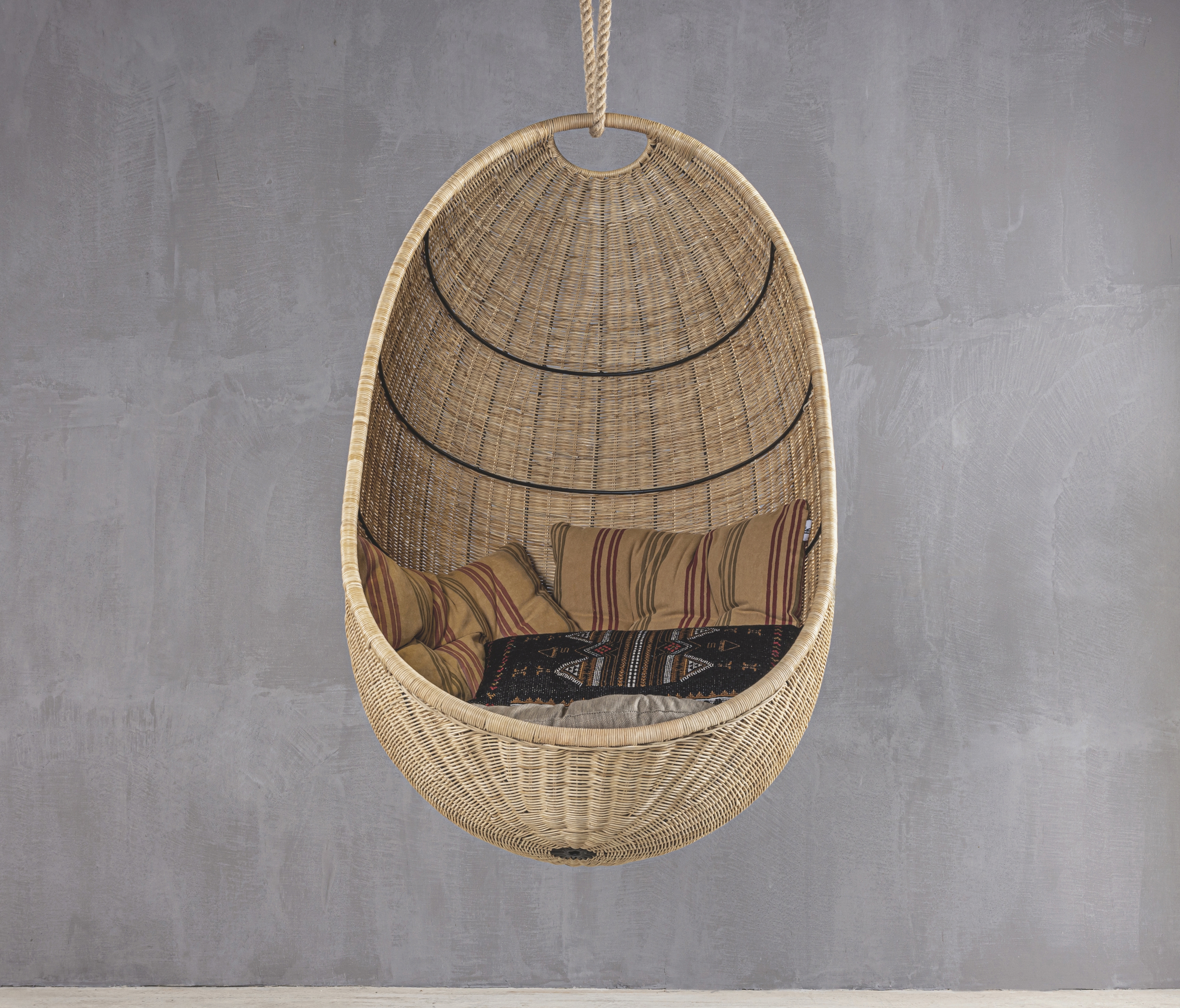 Afficher le produit Kanso | Egg Hanging Chair with Cushion du fabricant Set Collection