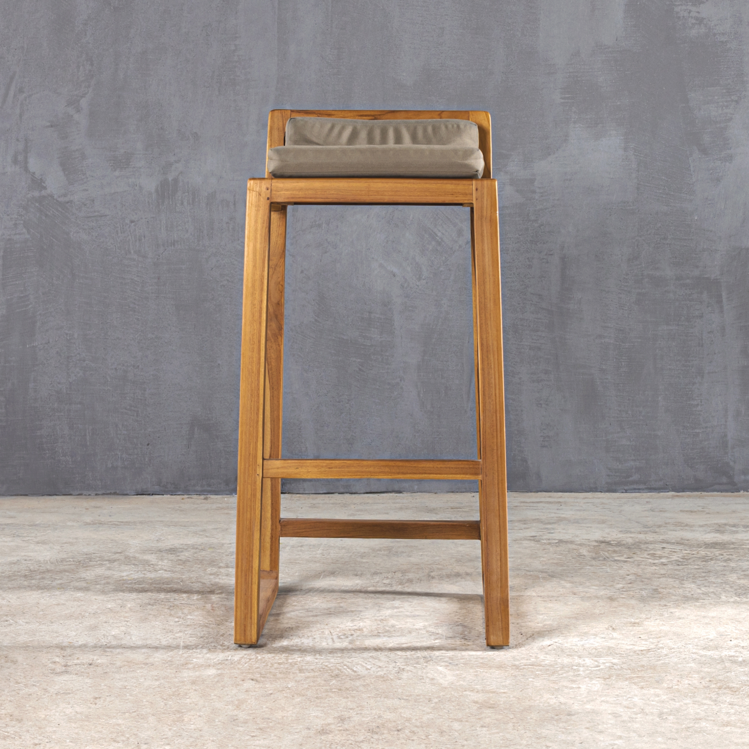 Produkt Slow | Sled Barstool Teak des Herstellers Set Collection anzeigen