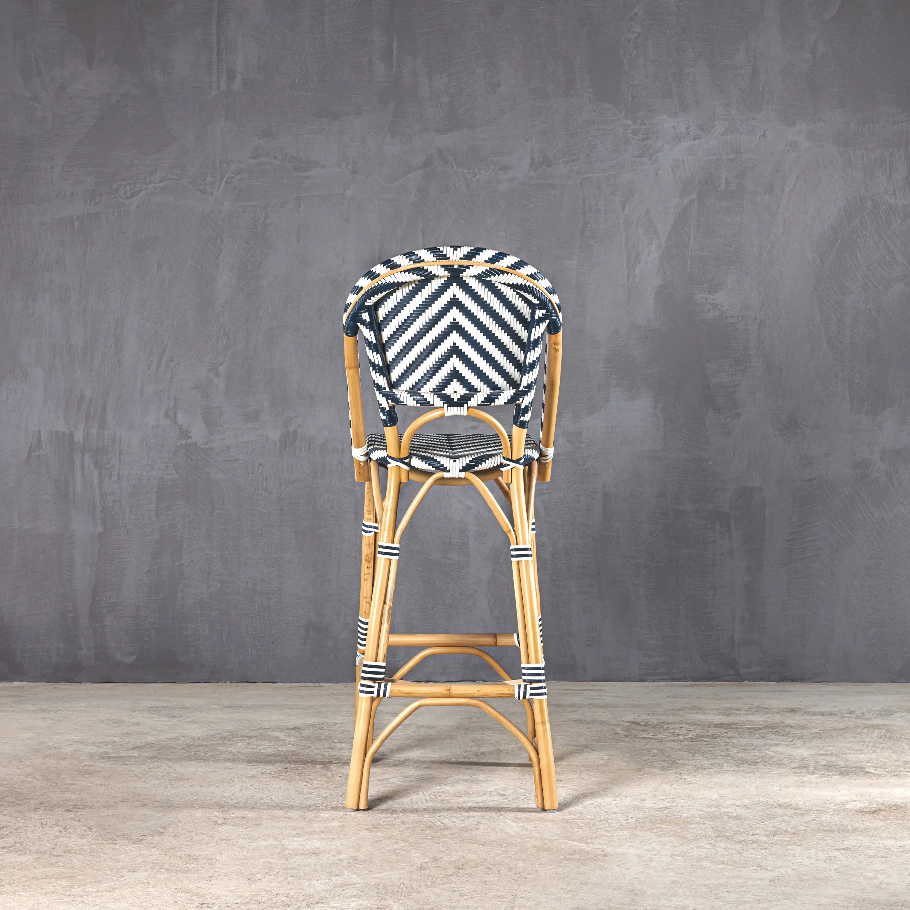 Set Collection - Kanso | Apollo 73 Barstool Black / White