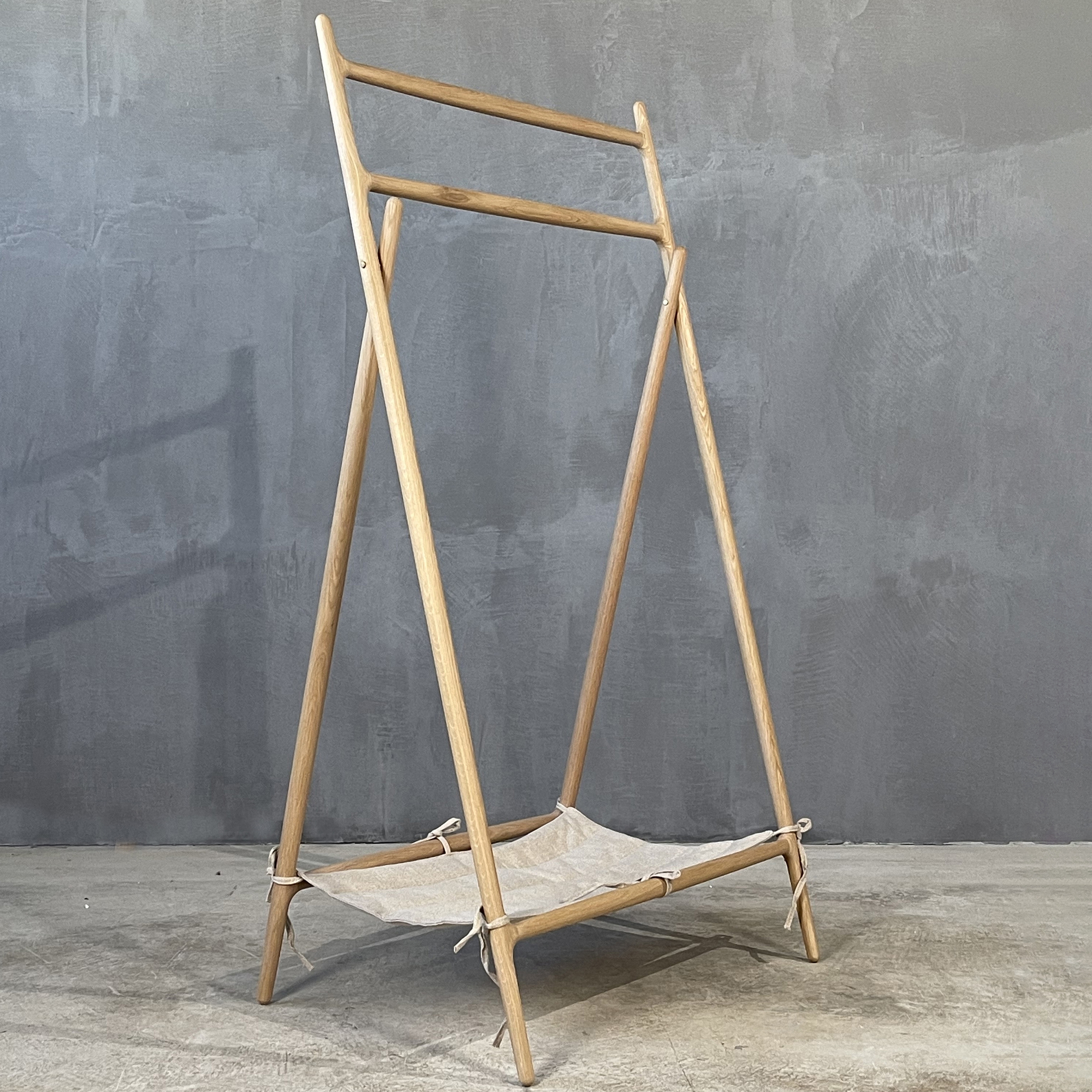 Mostra il prodotto Classics | The Tokyo Hanger Oak del produttore Set Collection