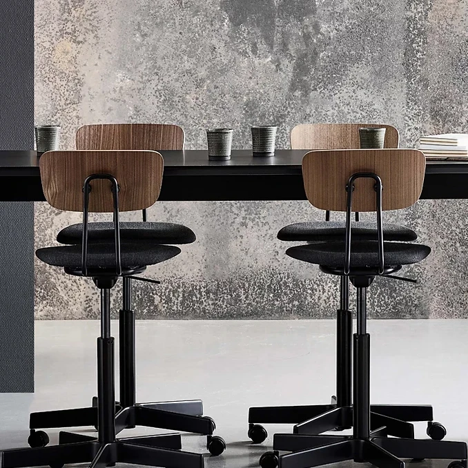 CHAIRS/SEATING
