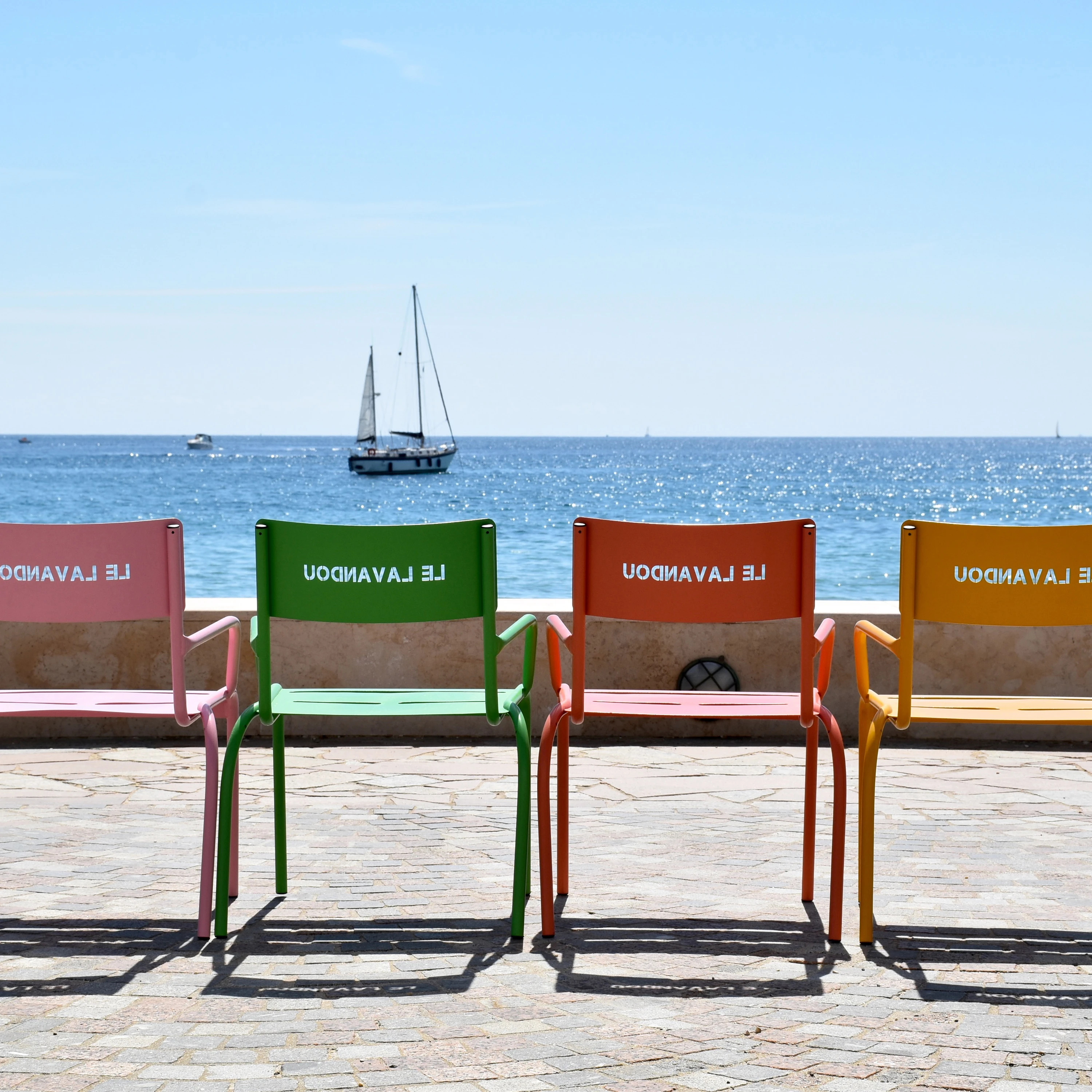 BENCHES + CHAIRS METAL