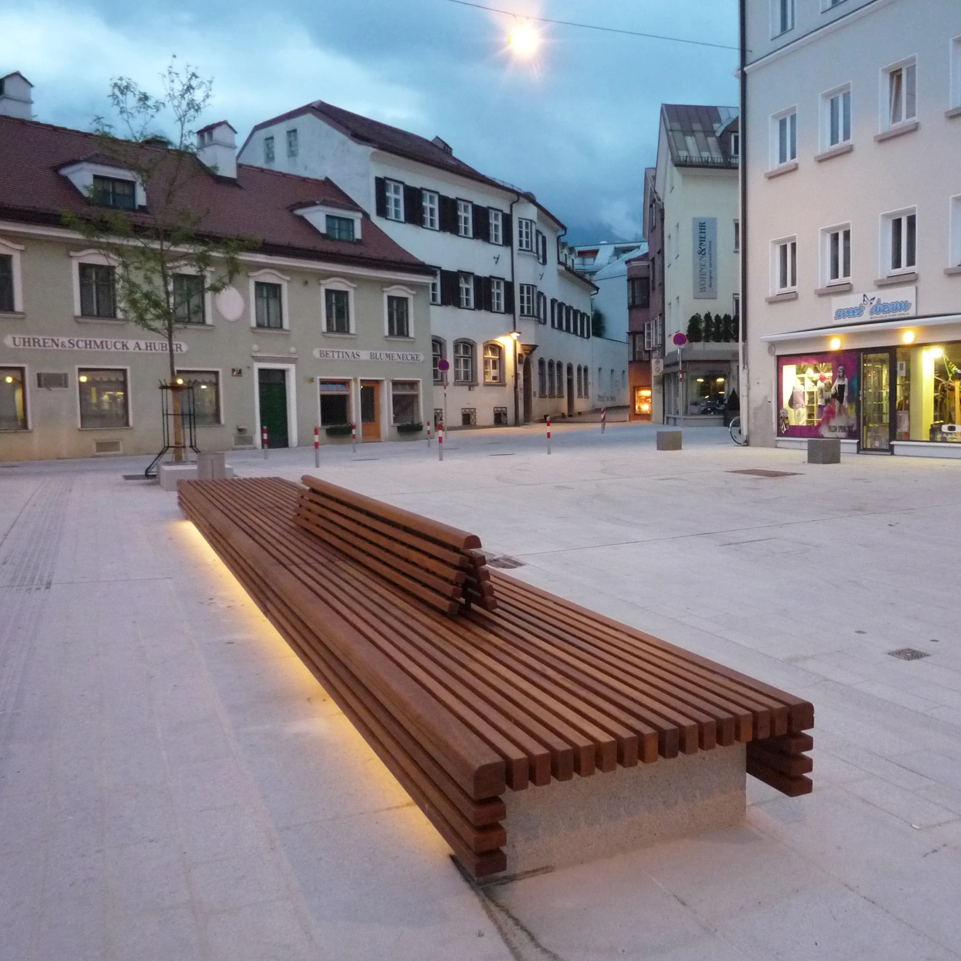 BENCHES + CHAIRS WOOD