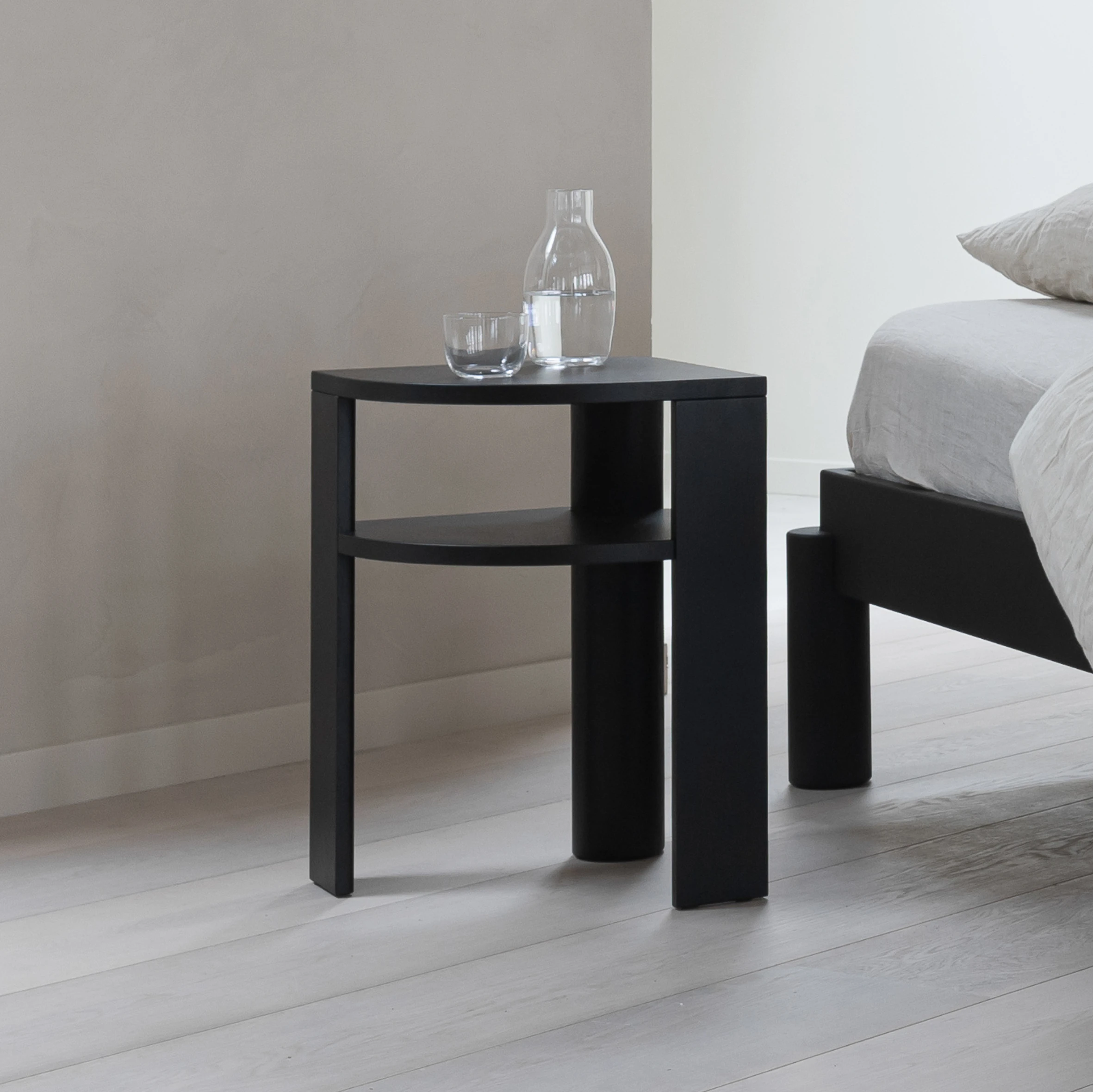 NIGHTSTANDS