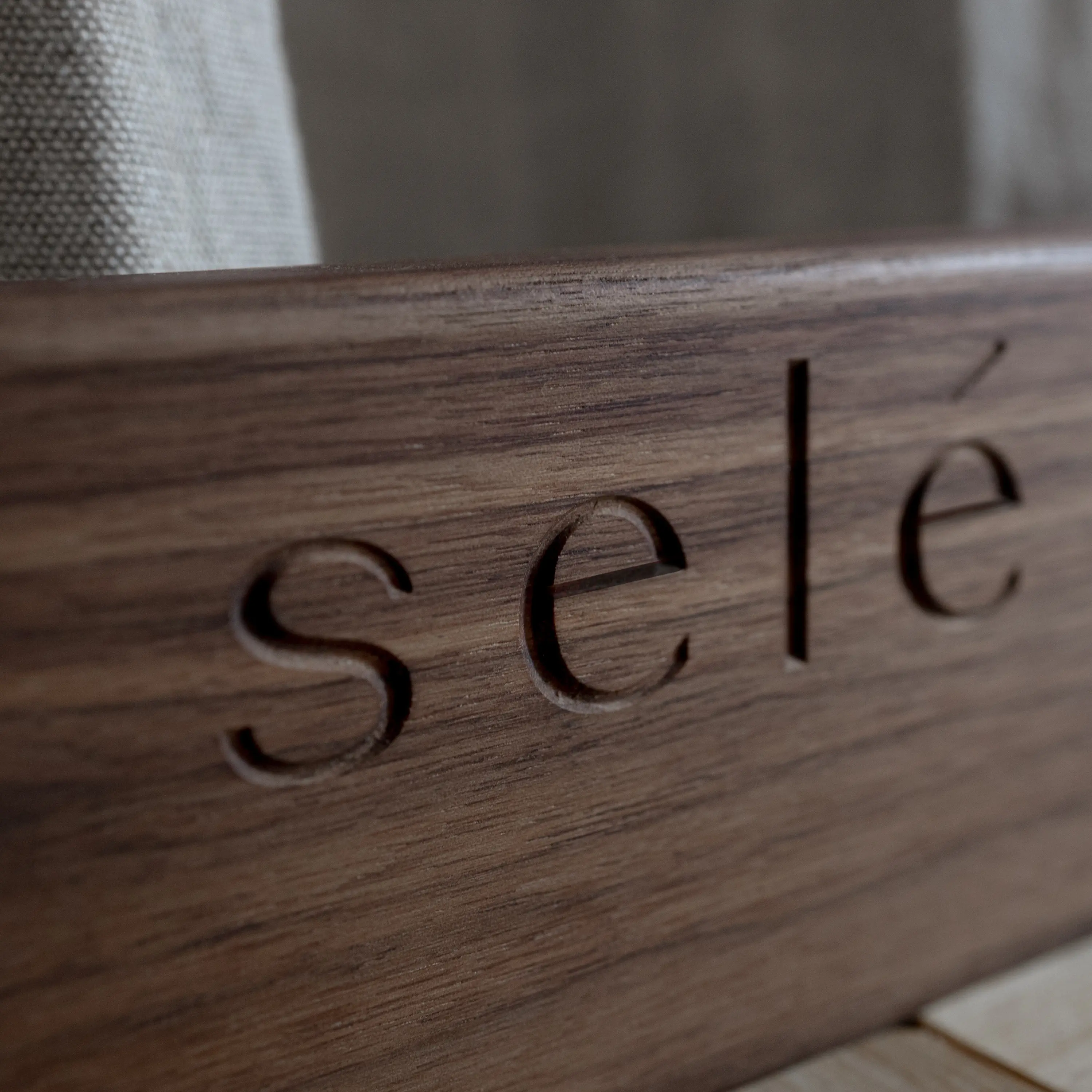 Selé - 18° Walnut