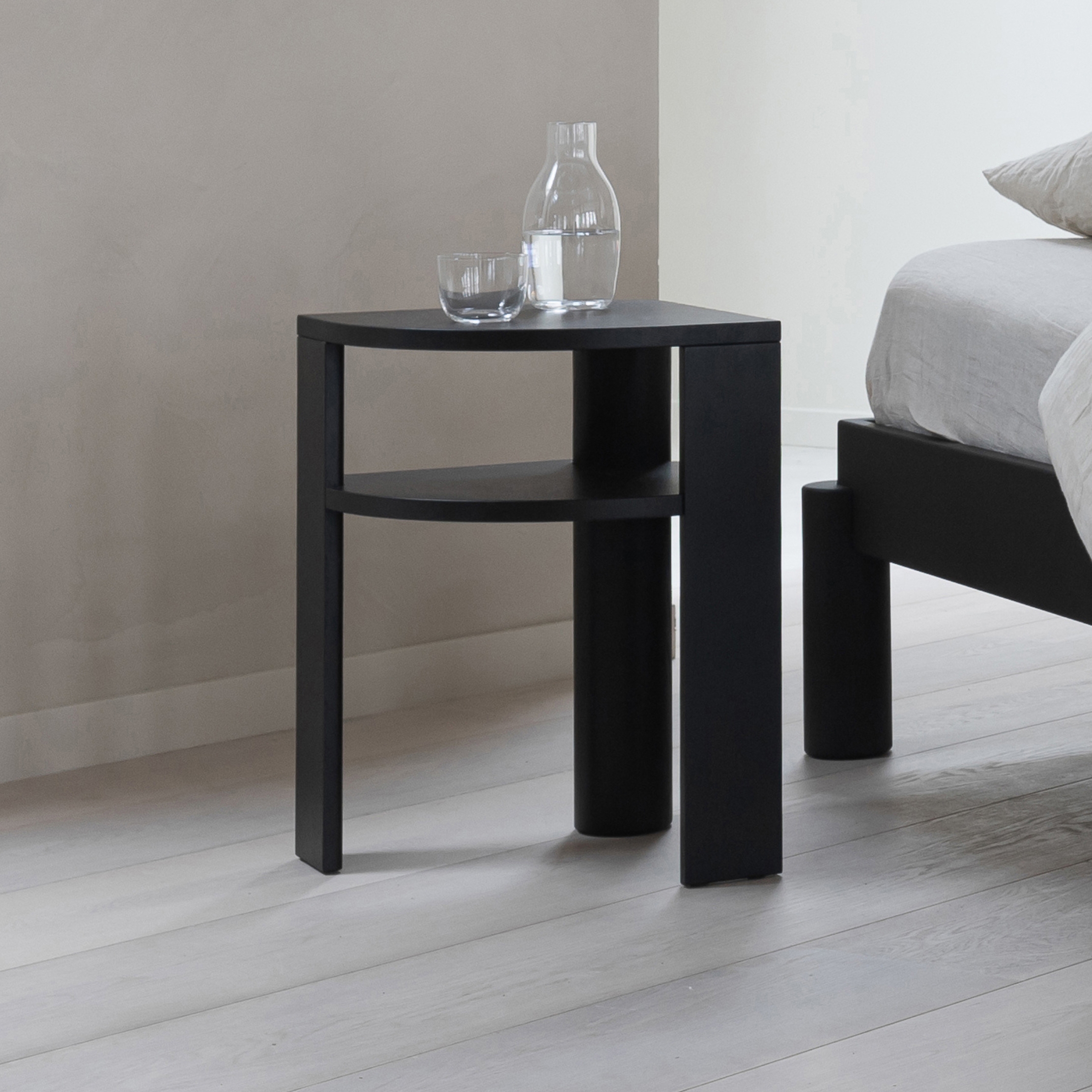 Display product Crescent Black Oak from manufacturer Selé