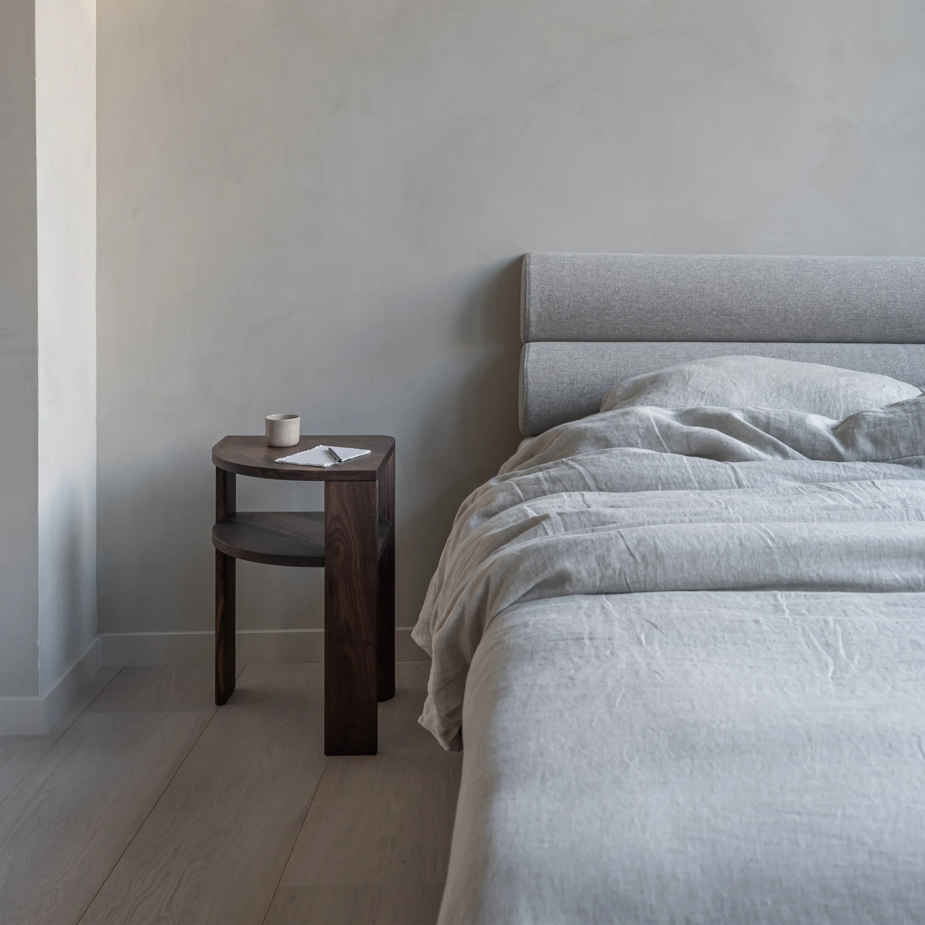 Selé - Crescent Walnut