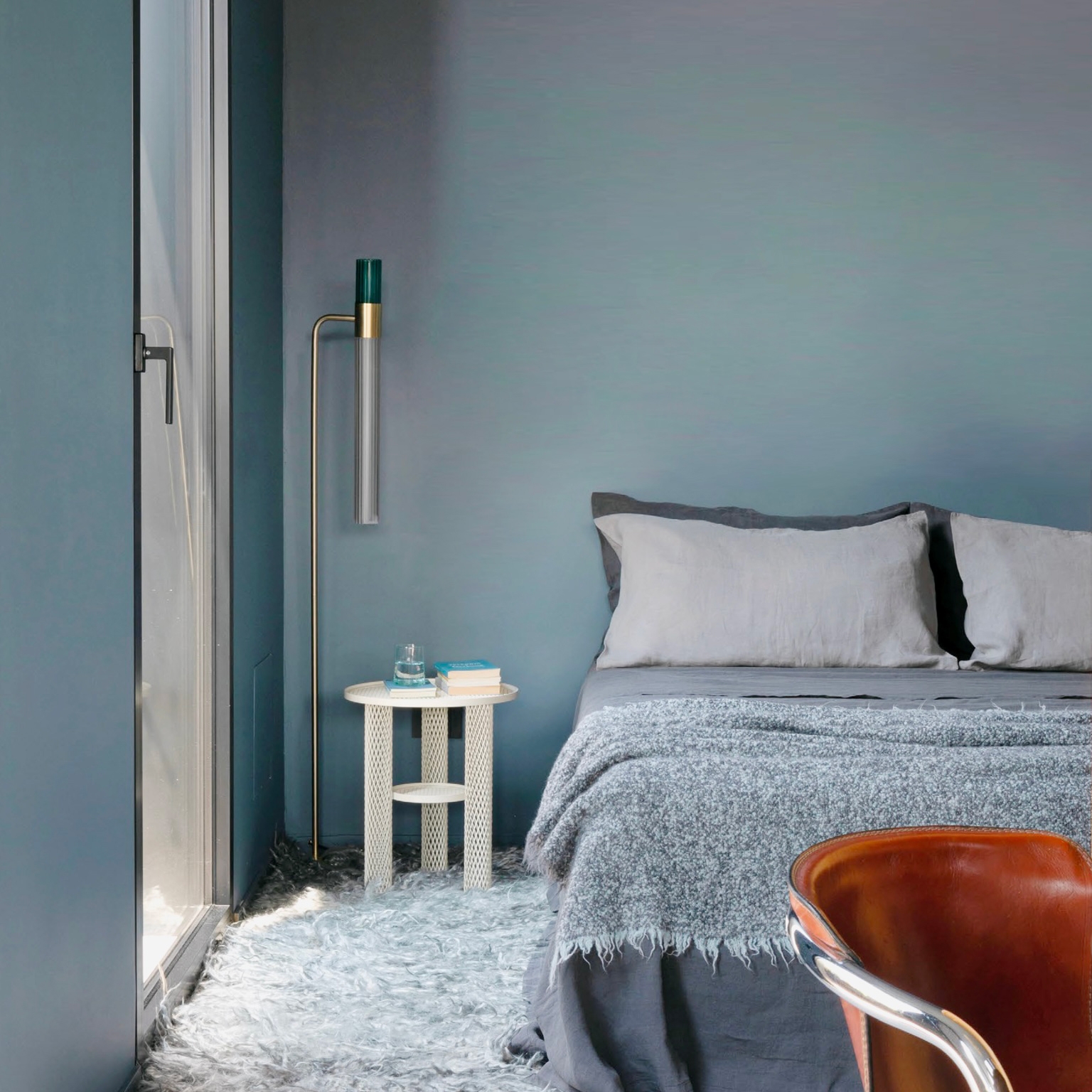 FLOOR LAMP