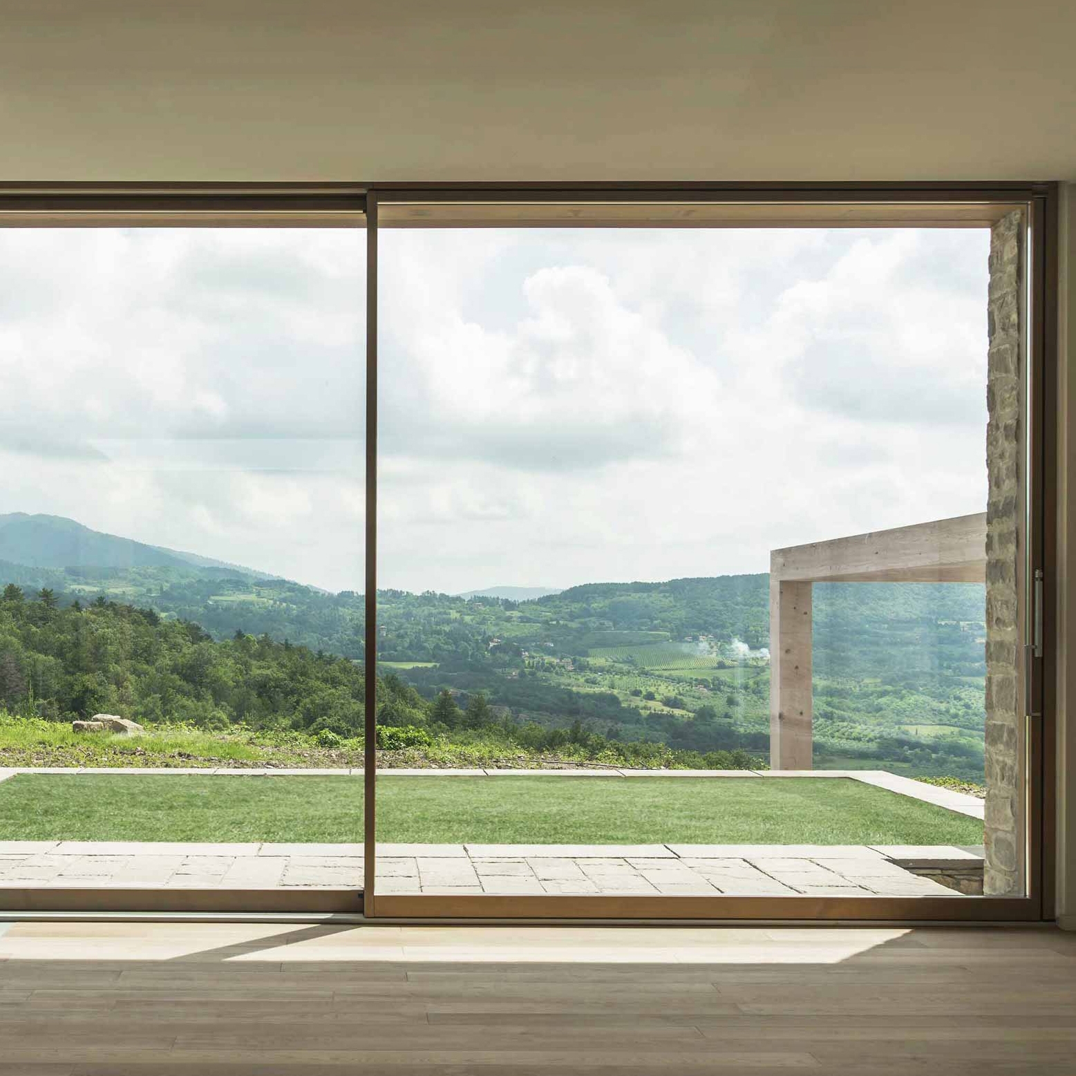 Display product Skyline Minimal Frames | Skyline Sliding from manufacturer Carminati Serramenti