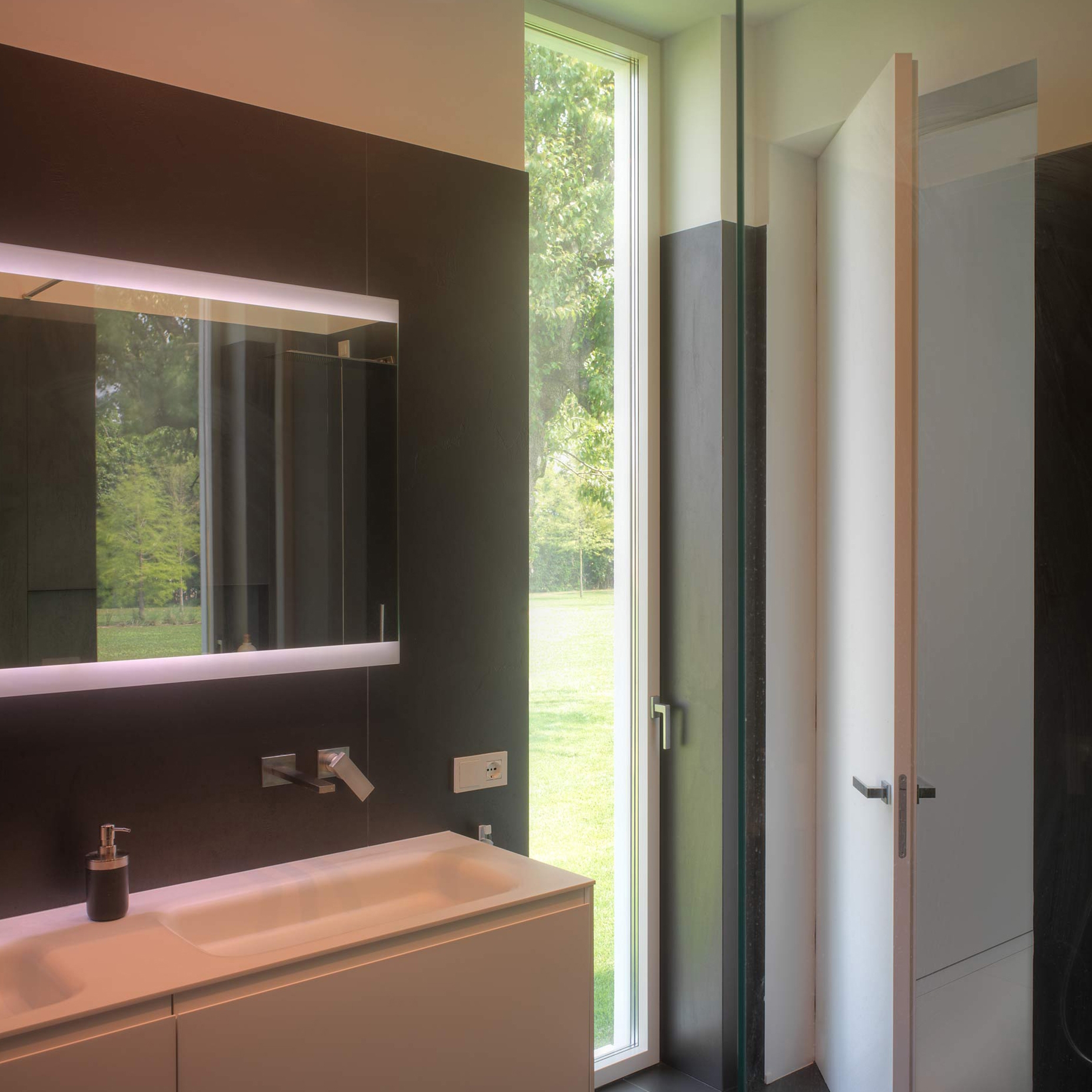 Display product Skyline Minimal Frames | Skyline Window from manufacturer Carminati Serramenti