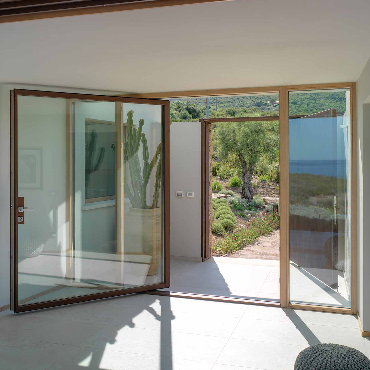 Produkt Skyline Minimal Frames | Skyline Pivot des Herstellers Carminati Serramenti anzeigen