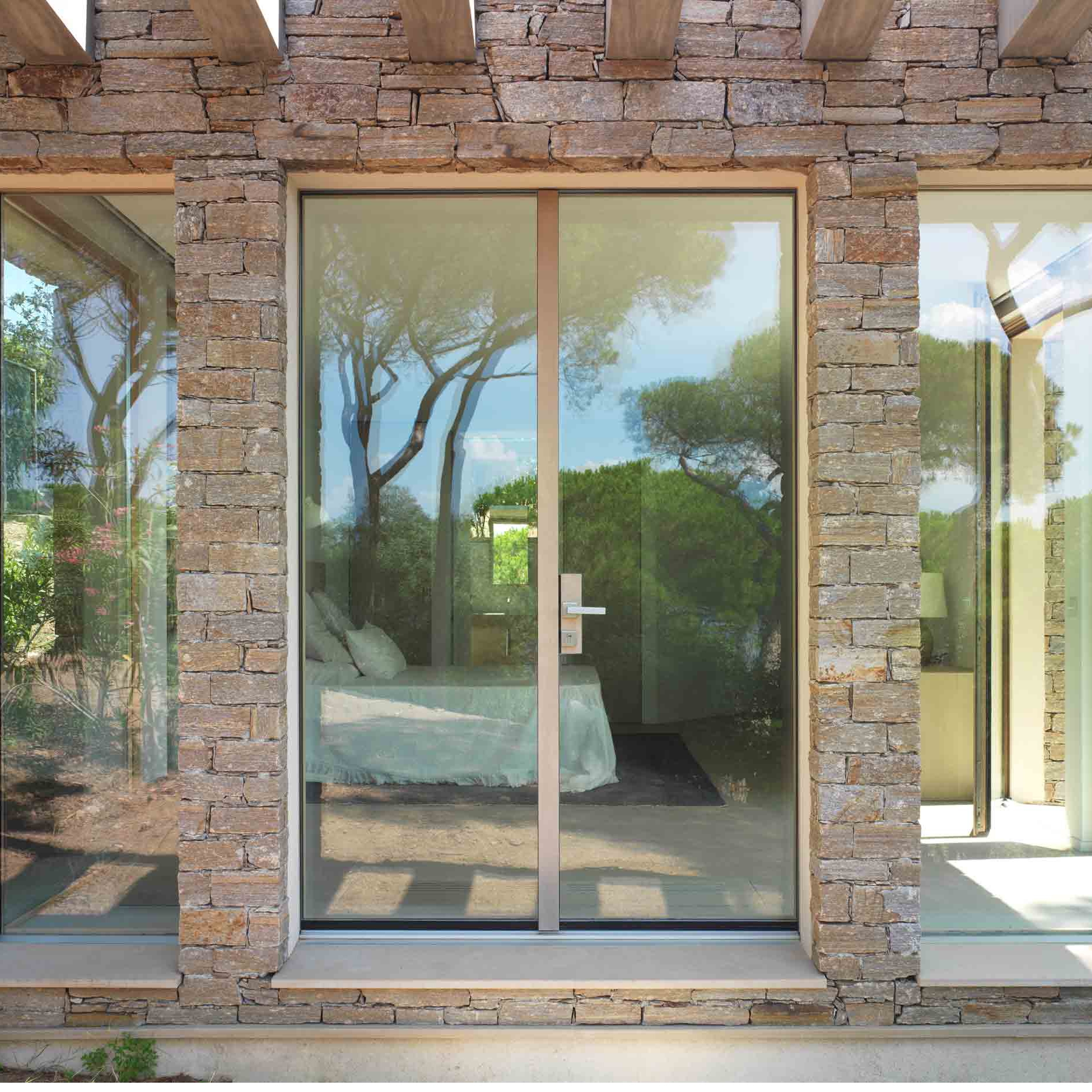 Display product Skyline Minimal Frames | Skyline Entrance Door from manufacturer Carminati Serramenti