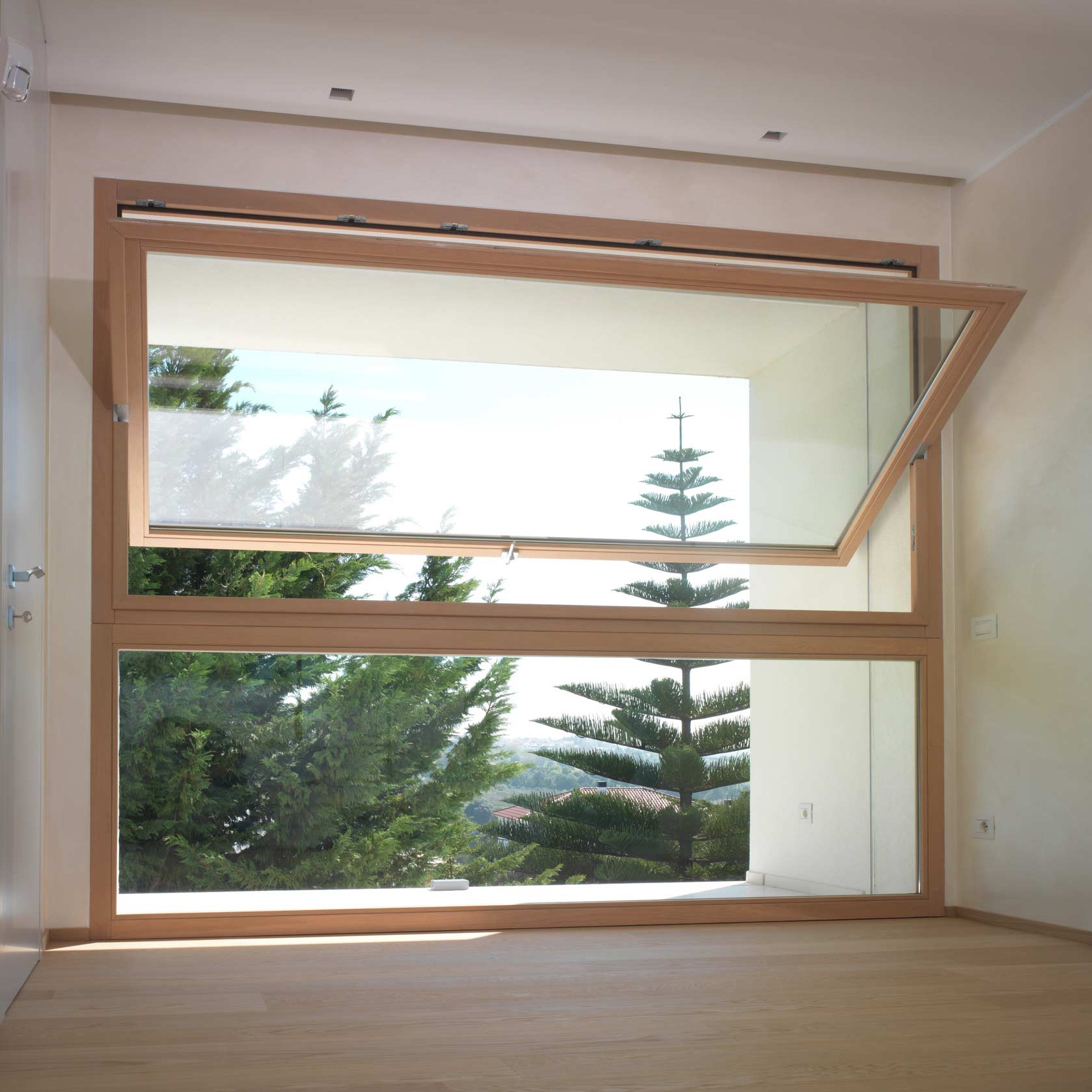 Display product Skyline Minimal Frames | Skyline Pivot from manufacturer Carminati Serramenti