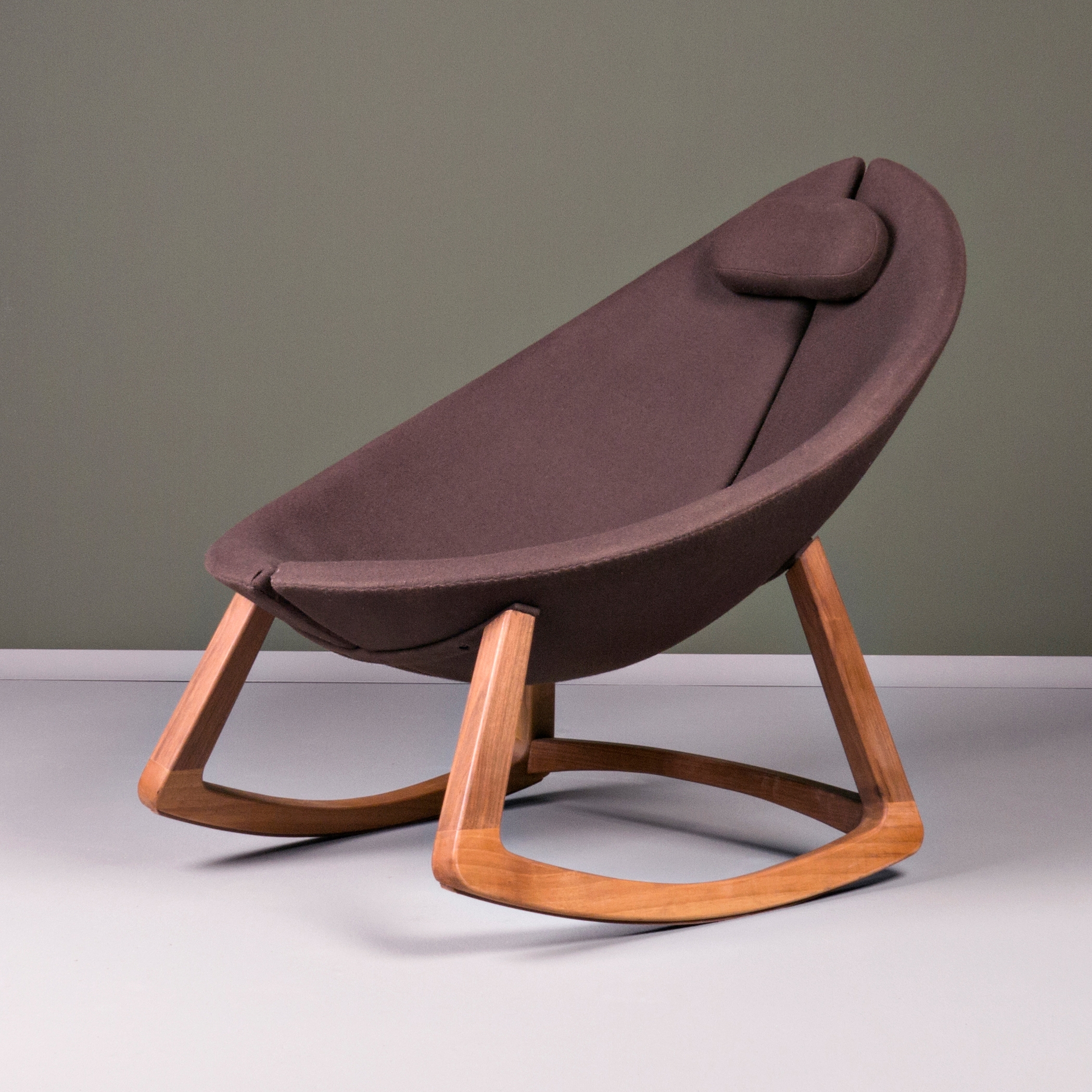 Mostra il prodotto Minas rocking armchair, wool coll fabric del produttore Hookl und Stool