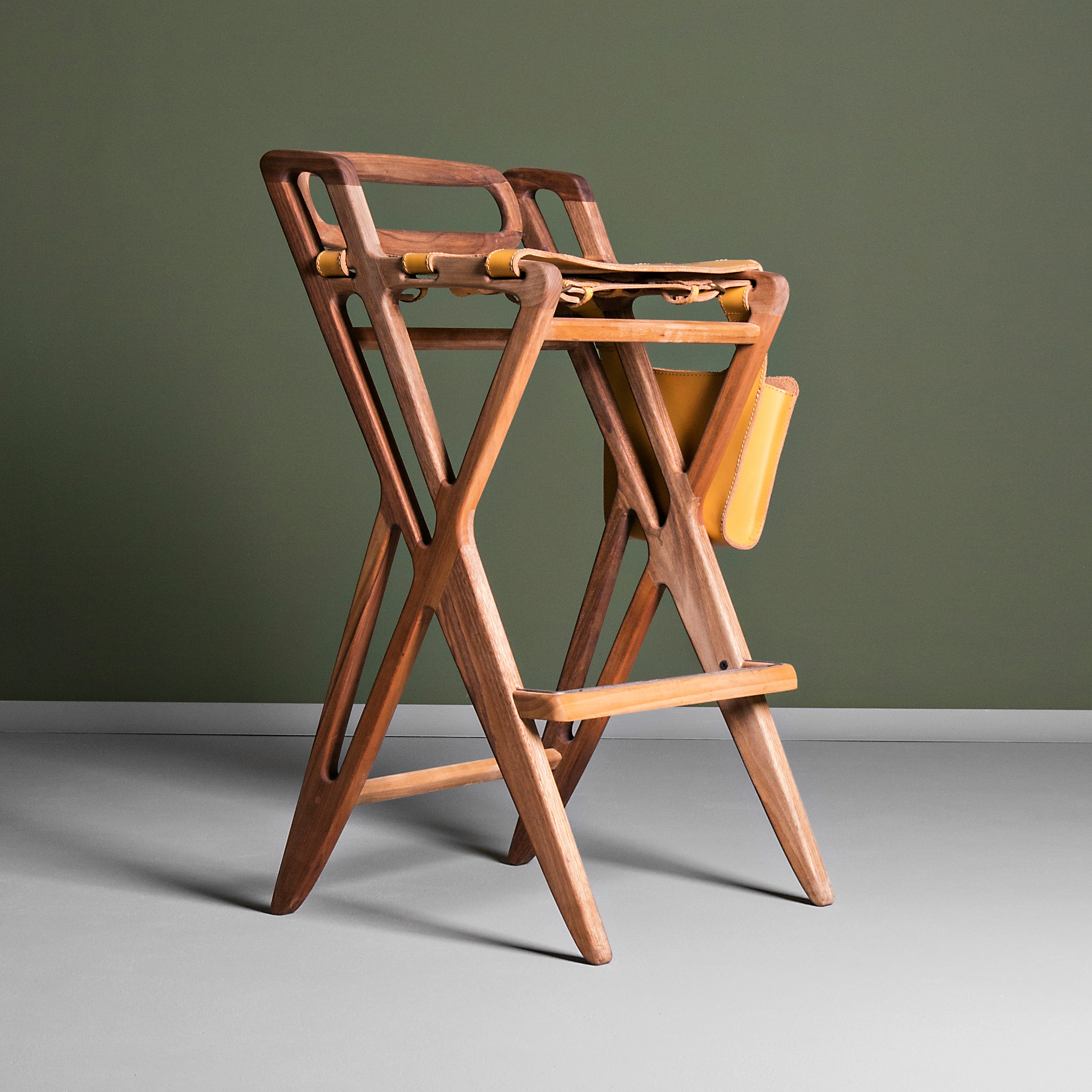 Mostrar el producto Triangle barstool with bag del fabricante Hookl und Stool