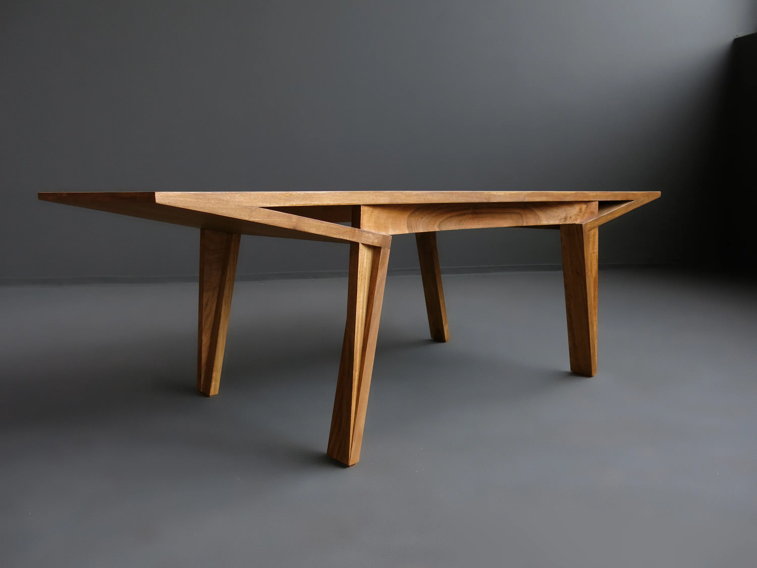 Hookl und Stool - Maru coffee table