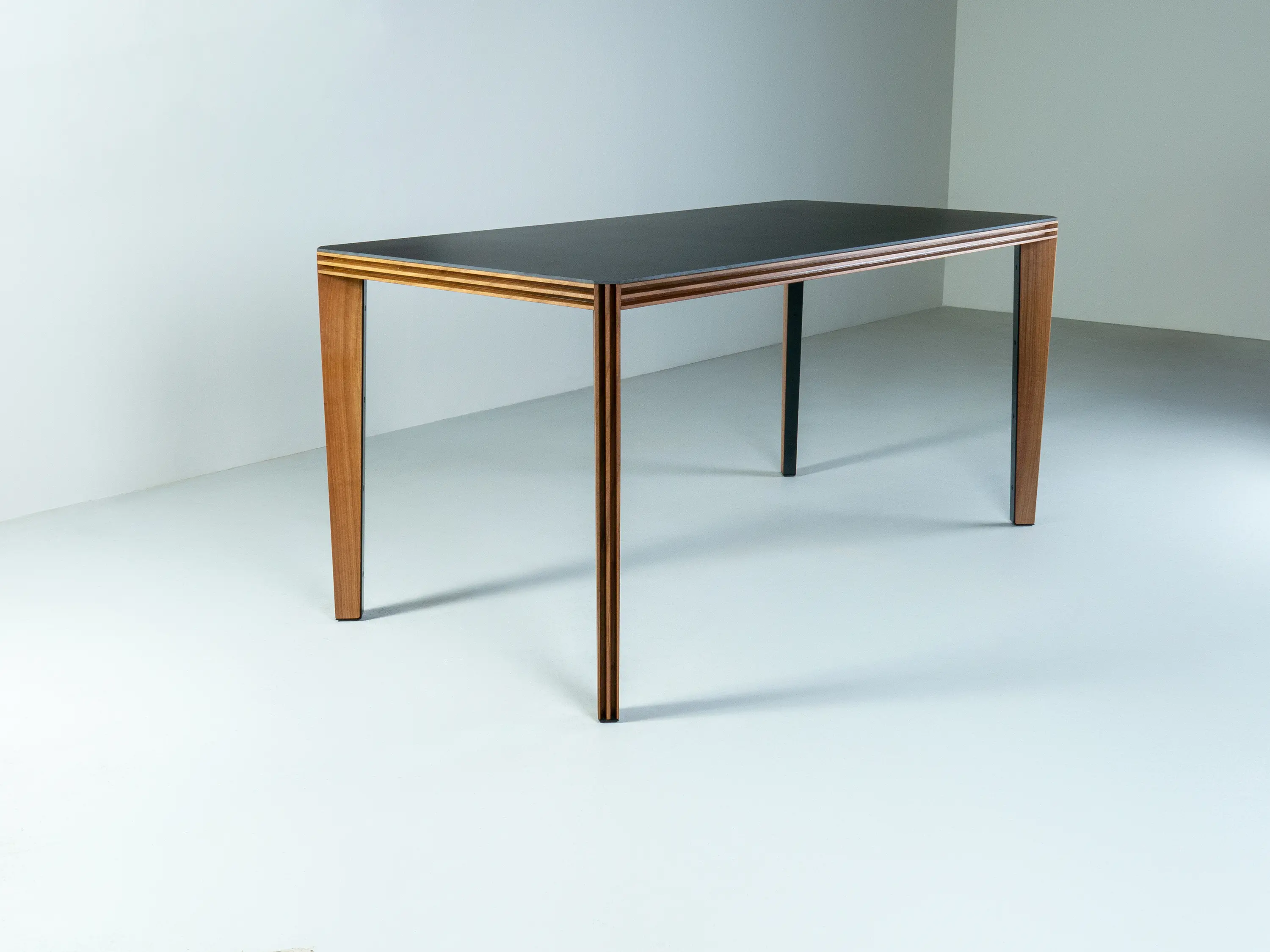 Hookl und Stool - Culer dining table