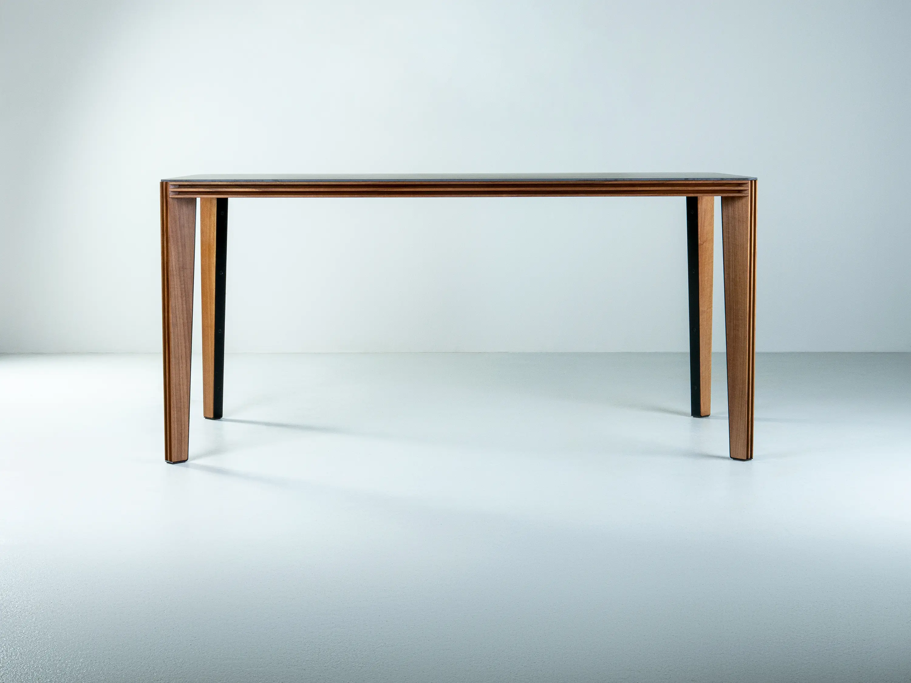 Hookl und Stool - Culer dining table