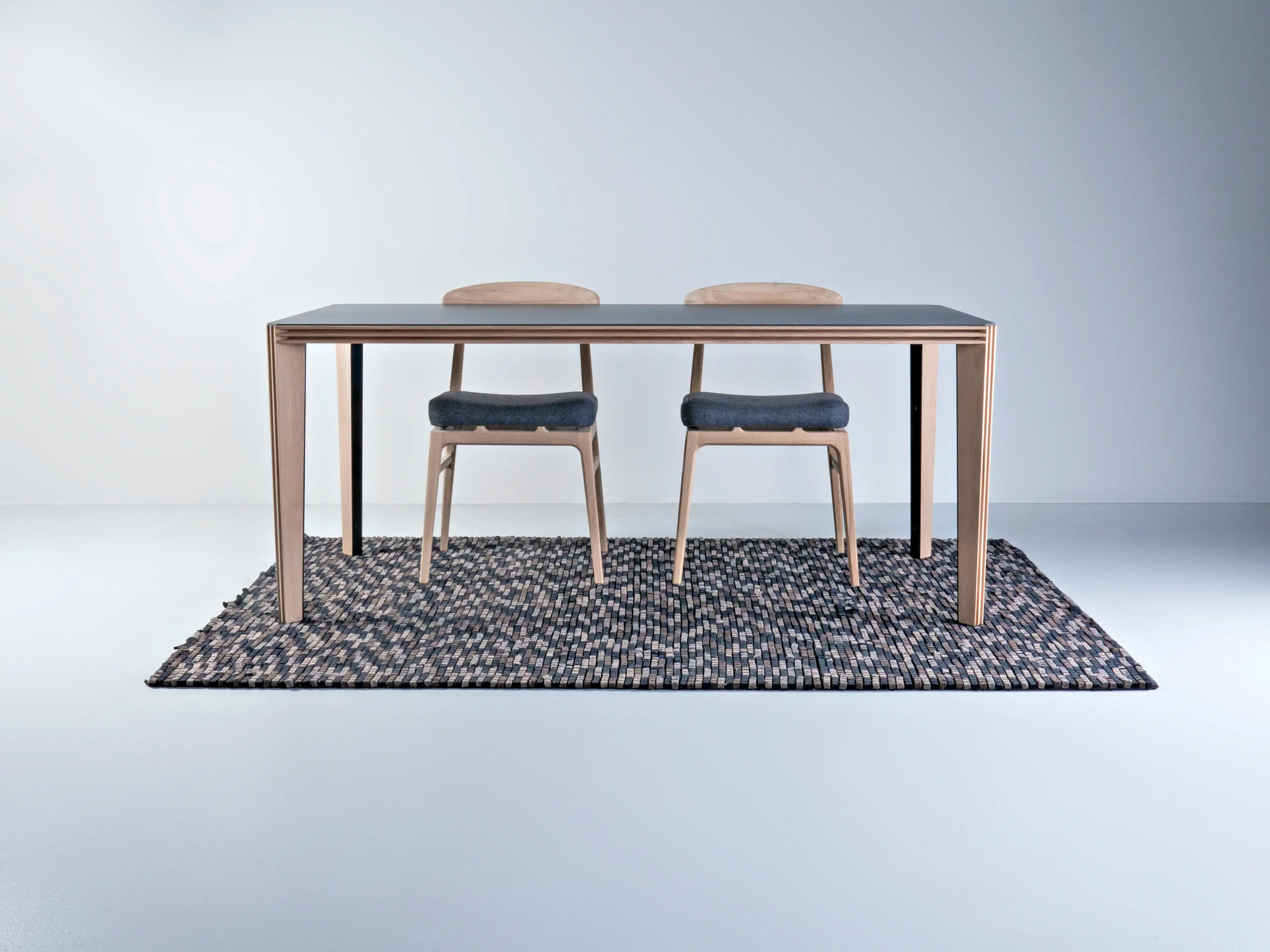 Hookl und Stool - Culer dining table