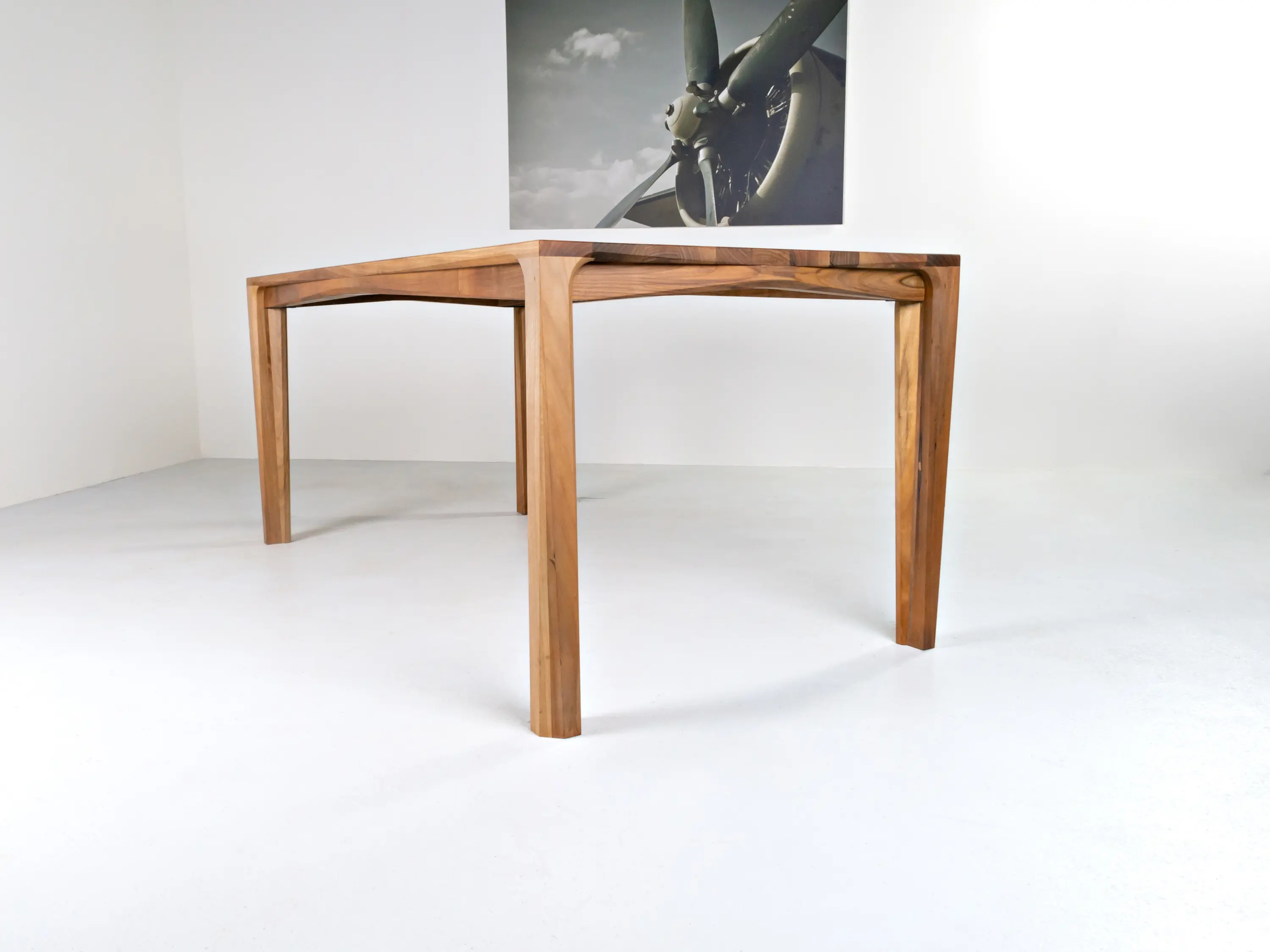 Hookl und Stool - Pero dining table