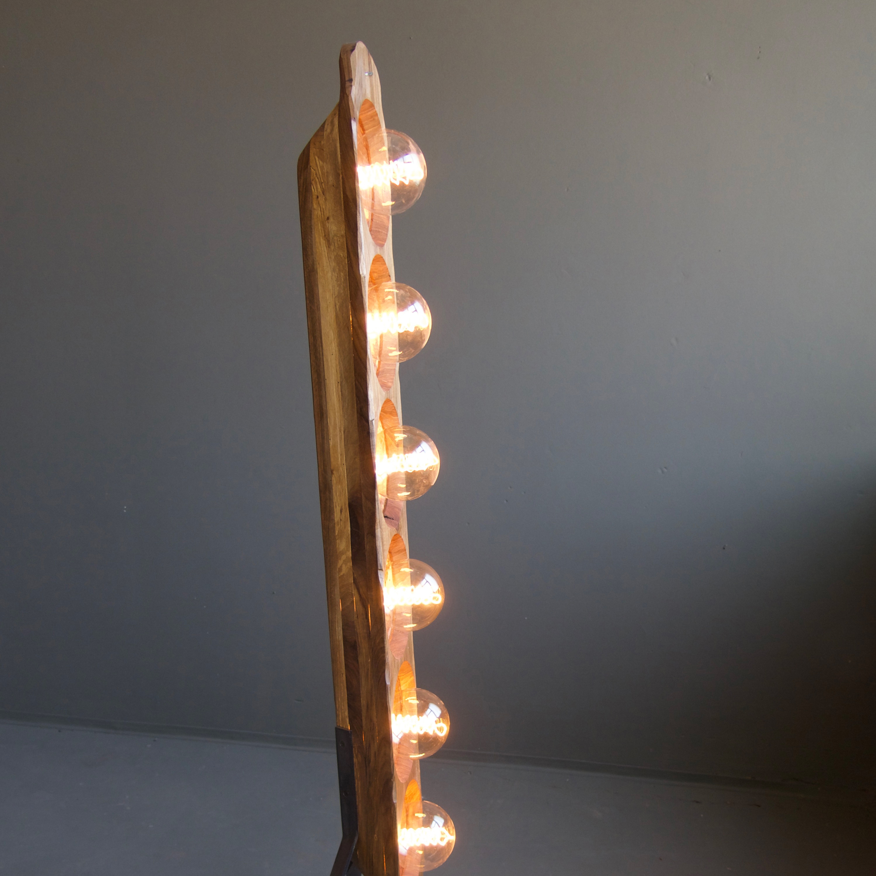 Mostrar el producto Relife floor lamp del fabricante Hookl und Stool
