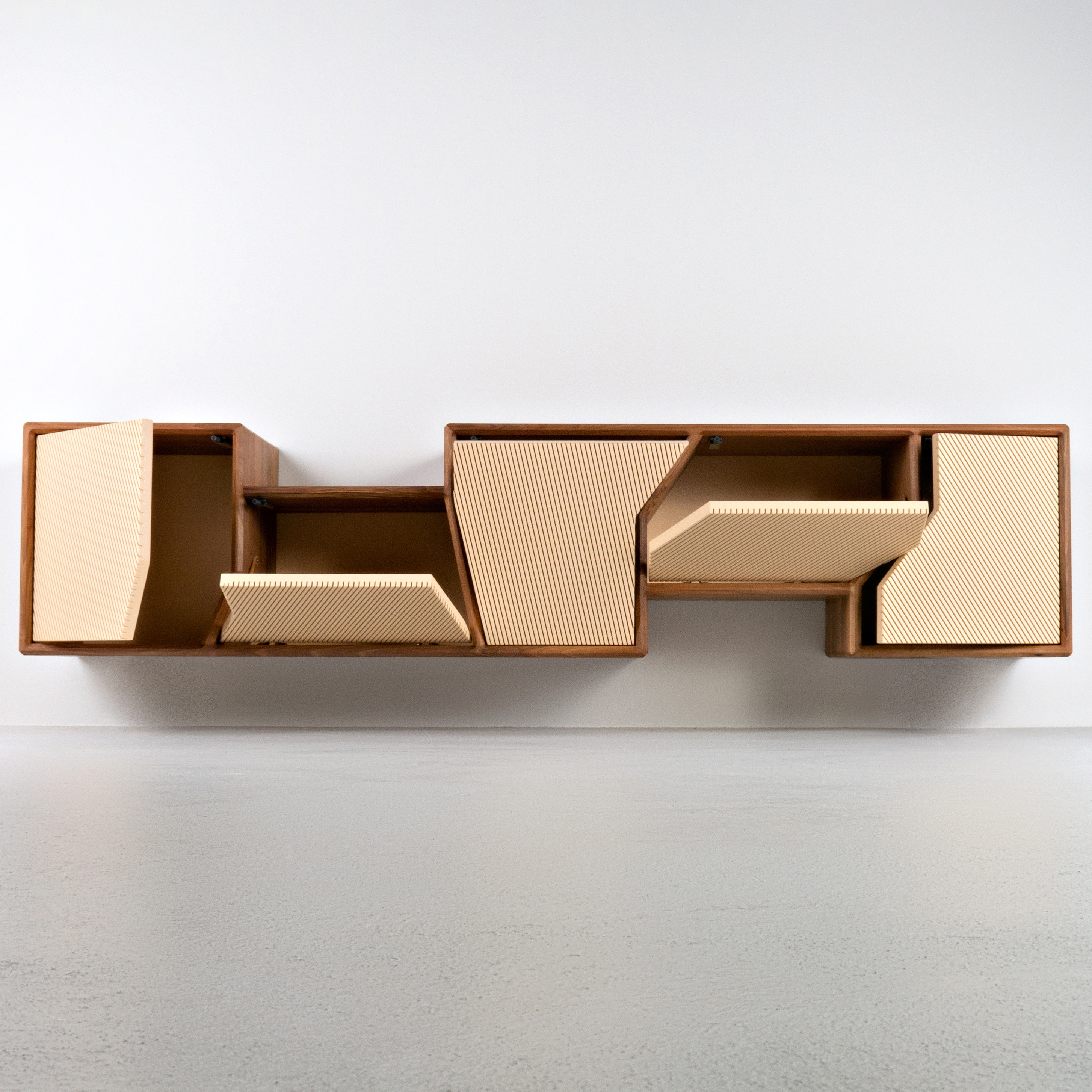 Produkt Poligon side board des Herstellers Hookl und Stool anzeigen