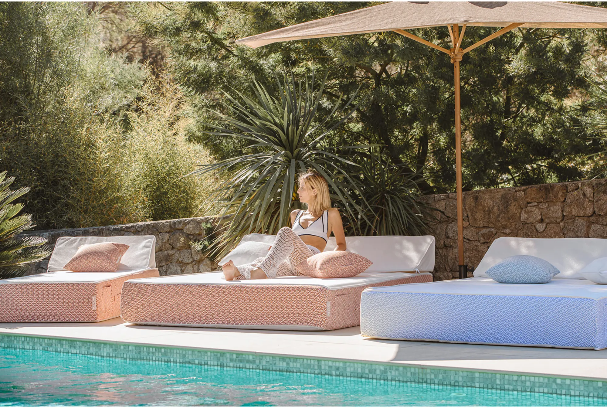 MX HOME - Lits et Matelas mousse | Lit 2 places mousse blanc et bleu a motif - Extérieur