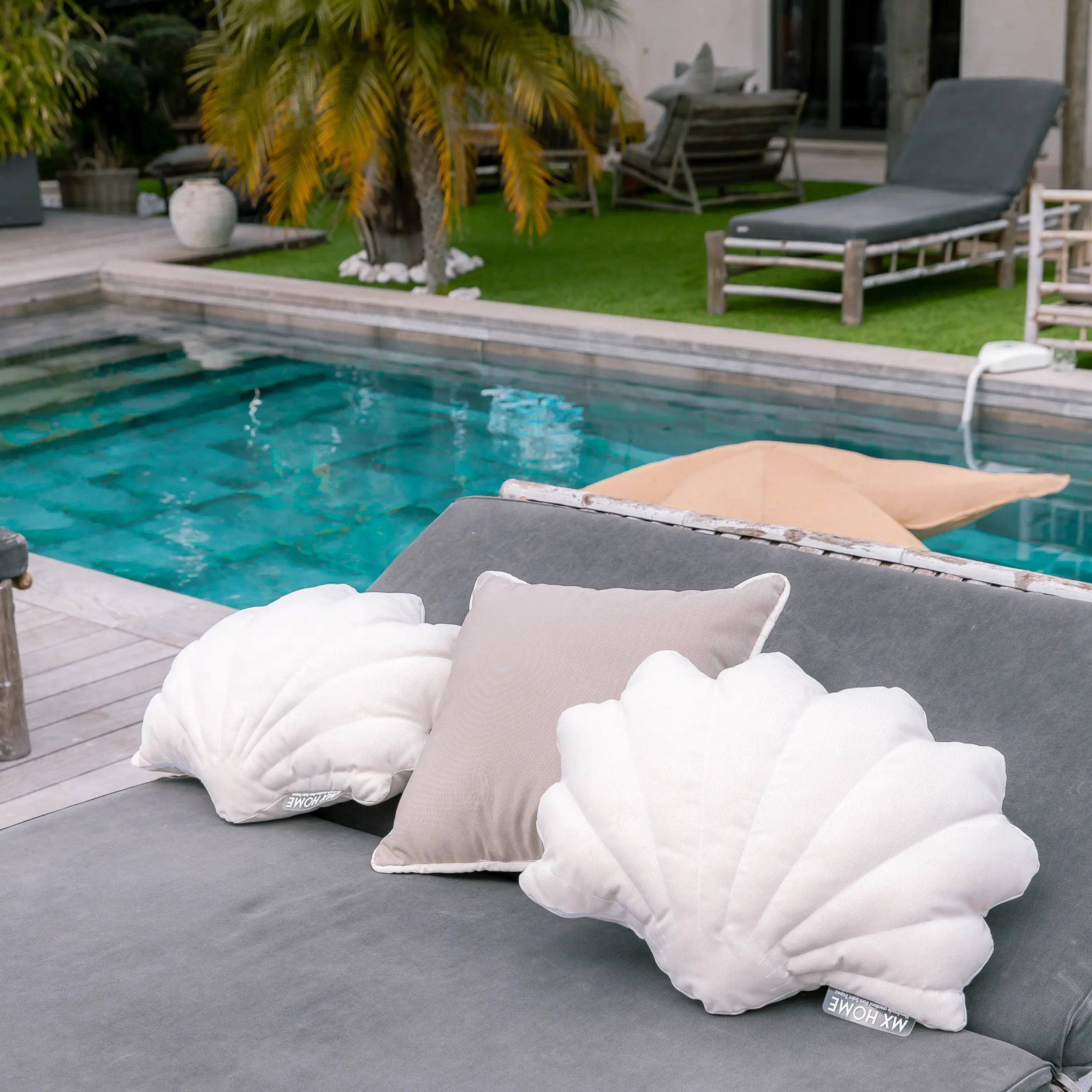 MX HOME - XL poufs and cushions | Shell cushion - White - Outdoor