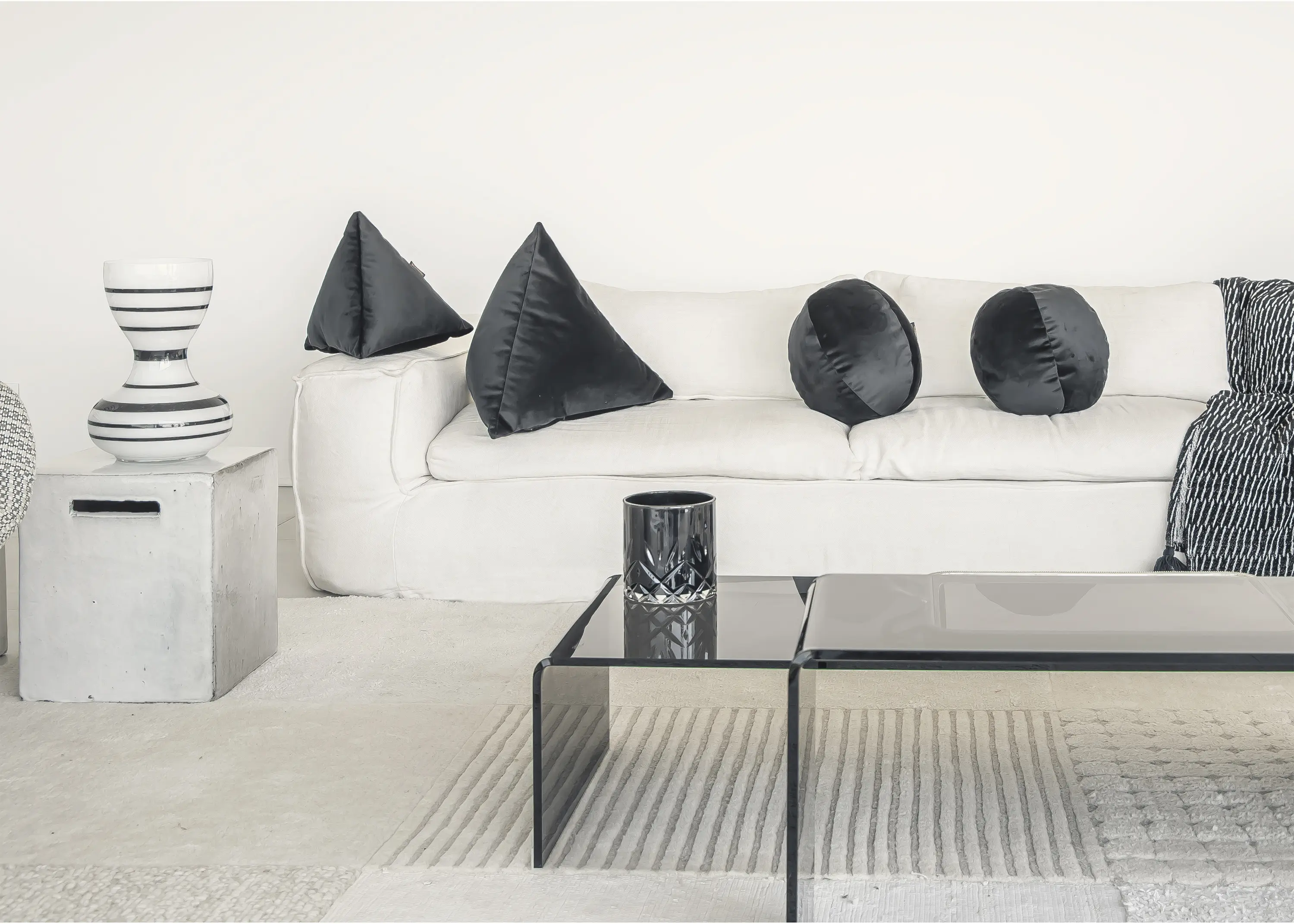 MX HOME - Cuscini e plaid | Cuscino sfera in velluto nero