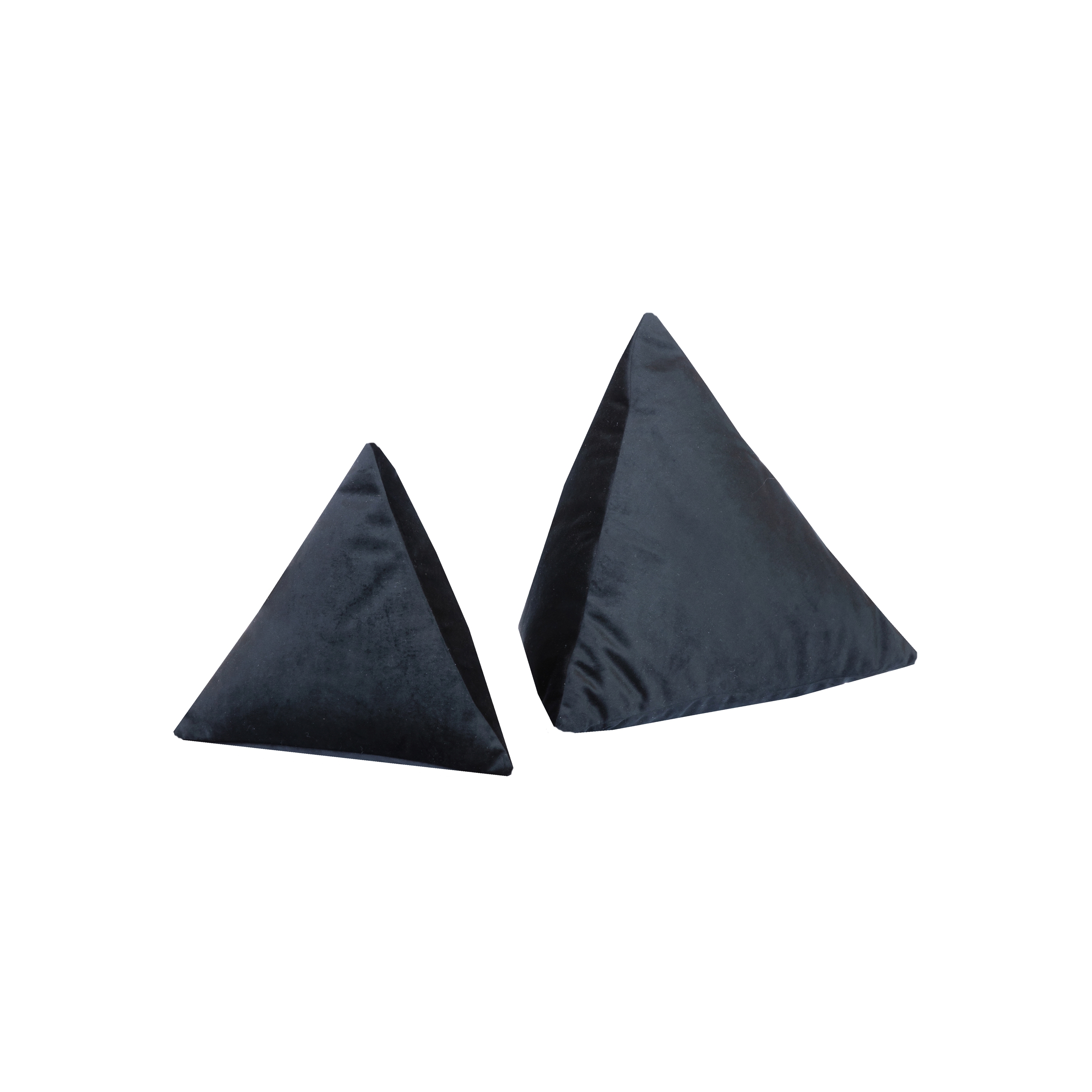 Mostrar el producto Cushions and Throws | Velvet pyramid cushion - Black del fabricante MX HOME