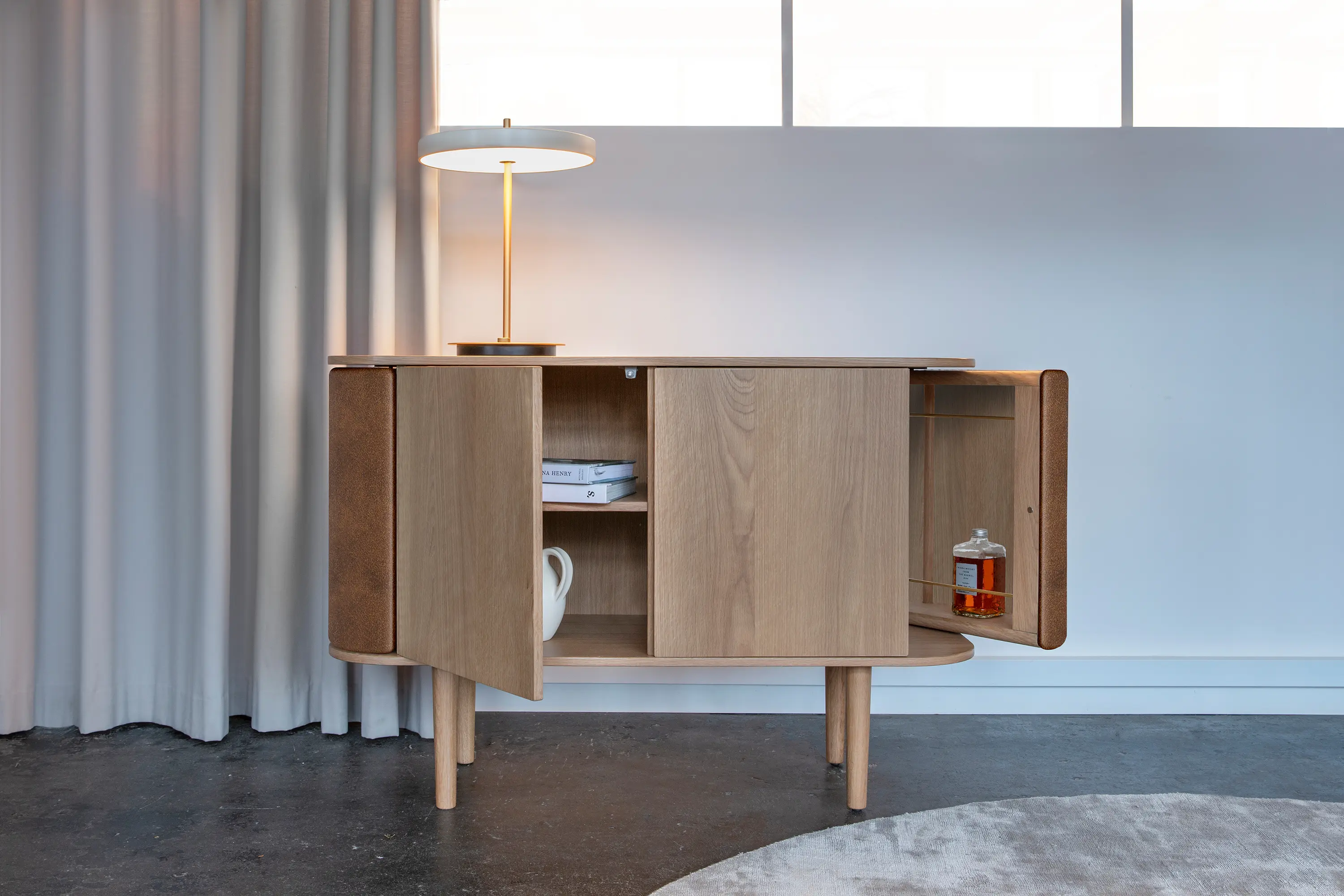 UMAGE - Asteria | table lamp, pearl white, brass