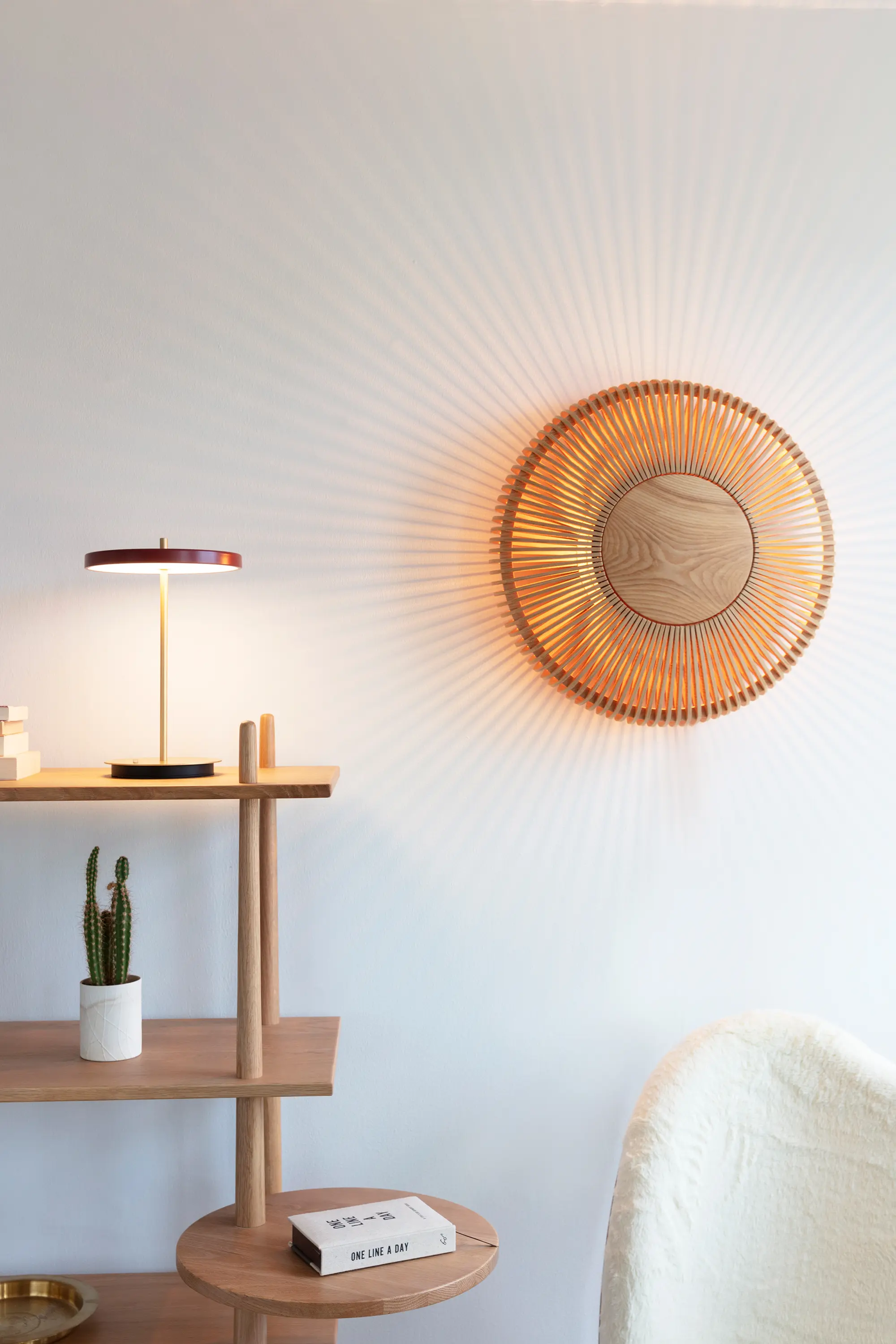 UMAGE - Clava Up Wood | wall lamp, medium, oak ash