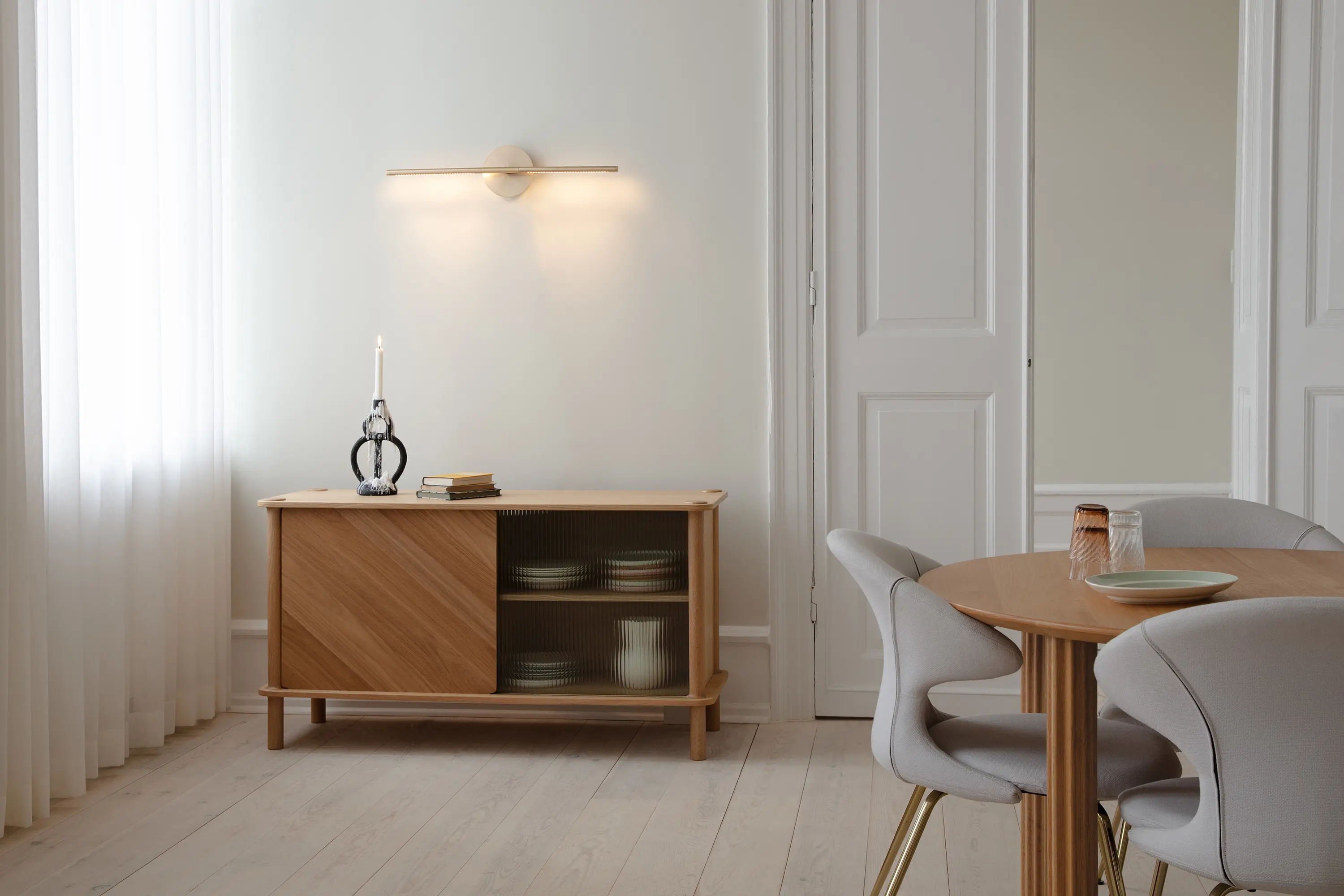 UMAGE - Italic | sideboard, oak w. doors in oak and glass