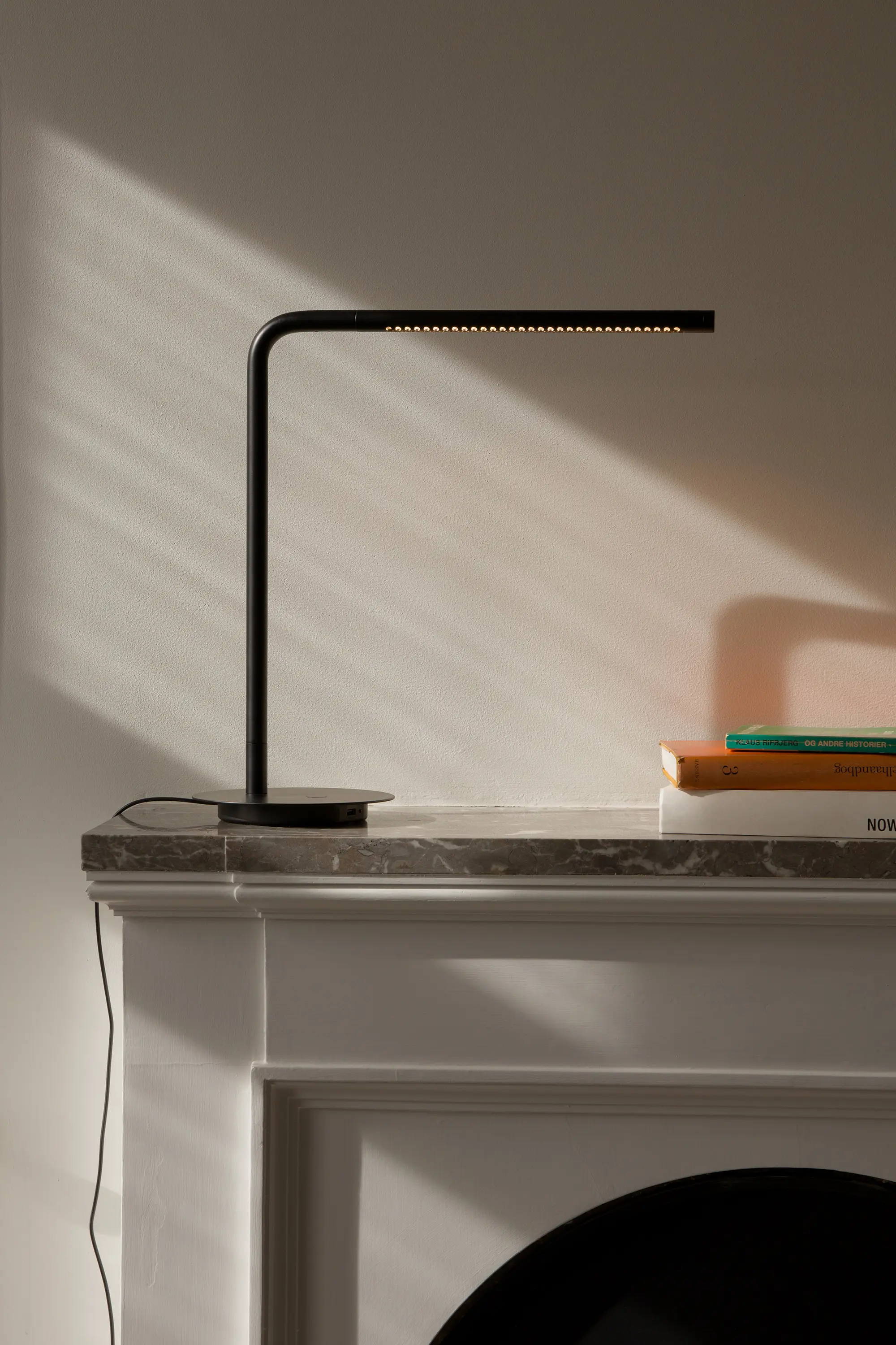 UMAGE - Omni | table lamp, black